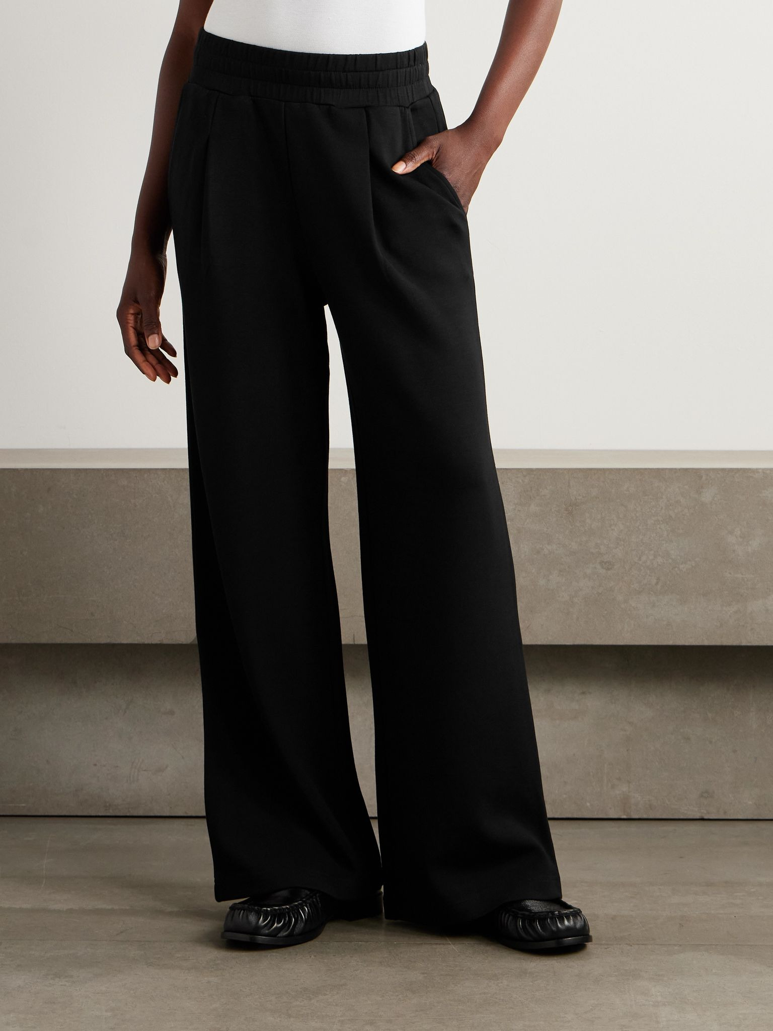 The Extra Wide Leg pleated DoubleSoft® wide-leg pants Black - 3