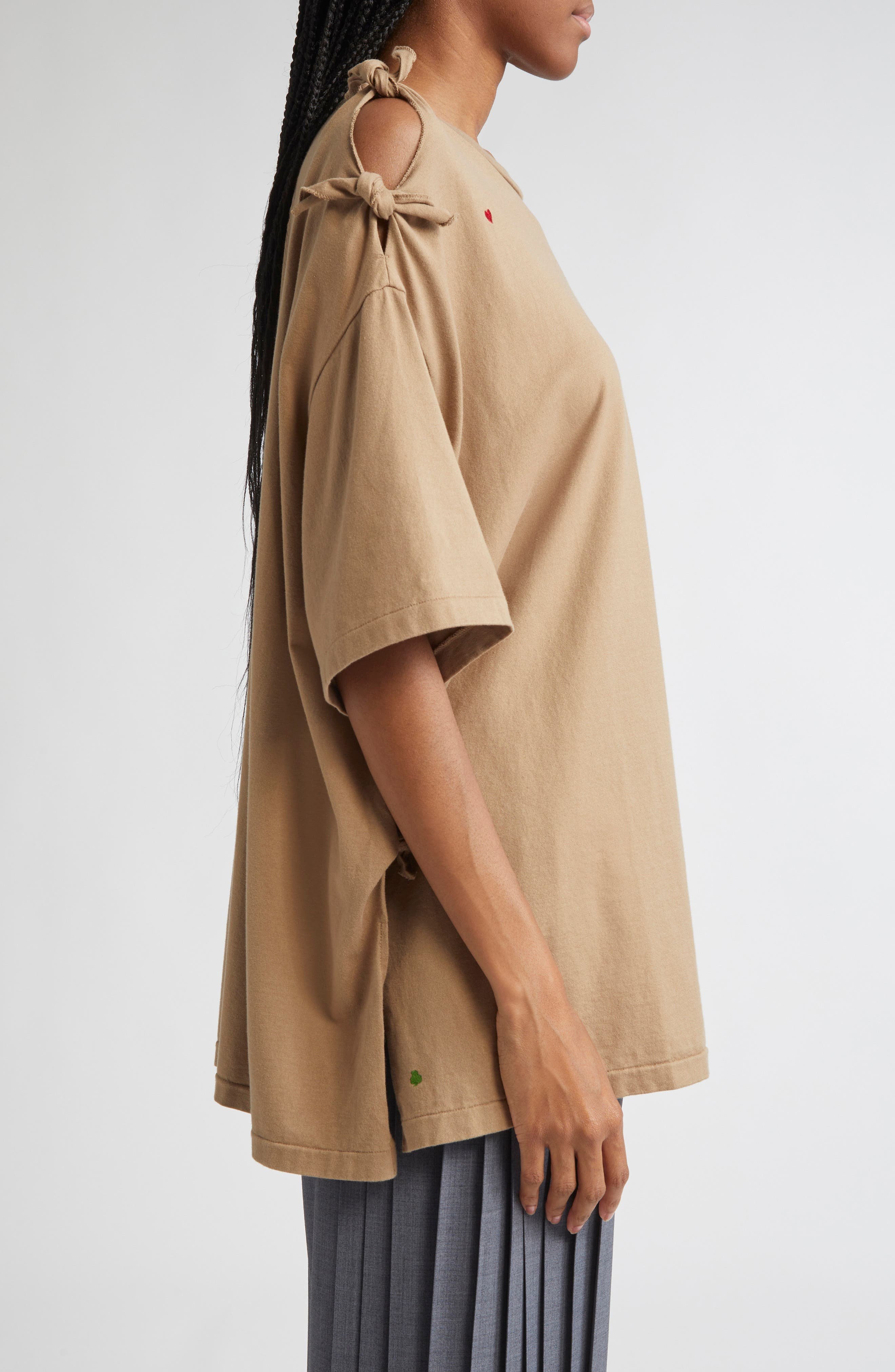 Undercover Embroidered Bow Sleeve Cotton T-Shirt in Gray Beige at Nordstrom - 4