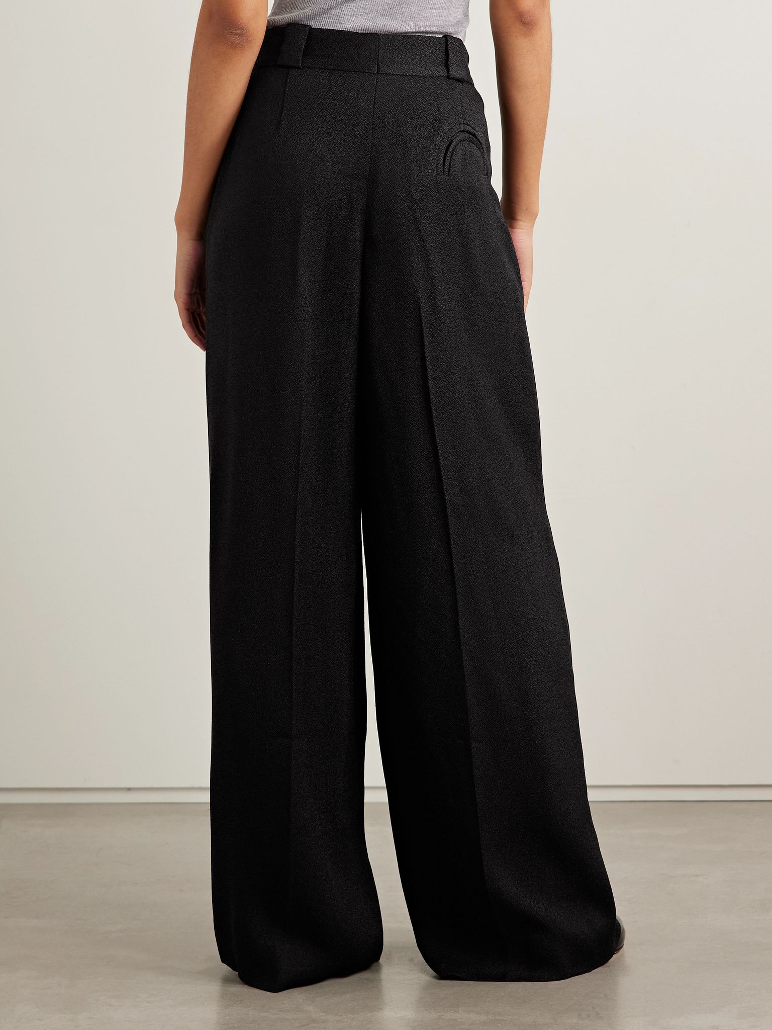 Husi pleated crepe straight-leg pants Black - 4