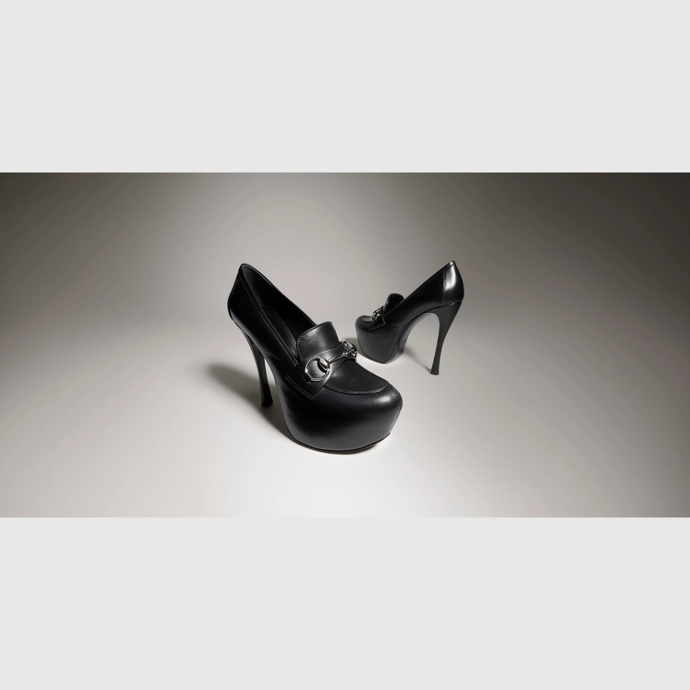 Women's platform pump with Horsebit - 1