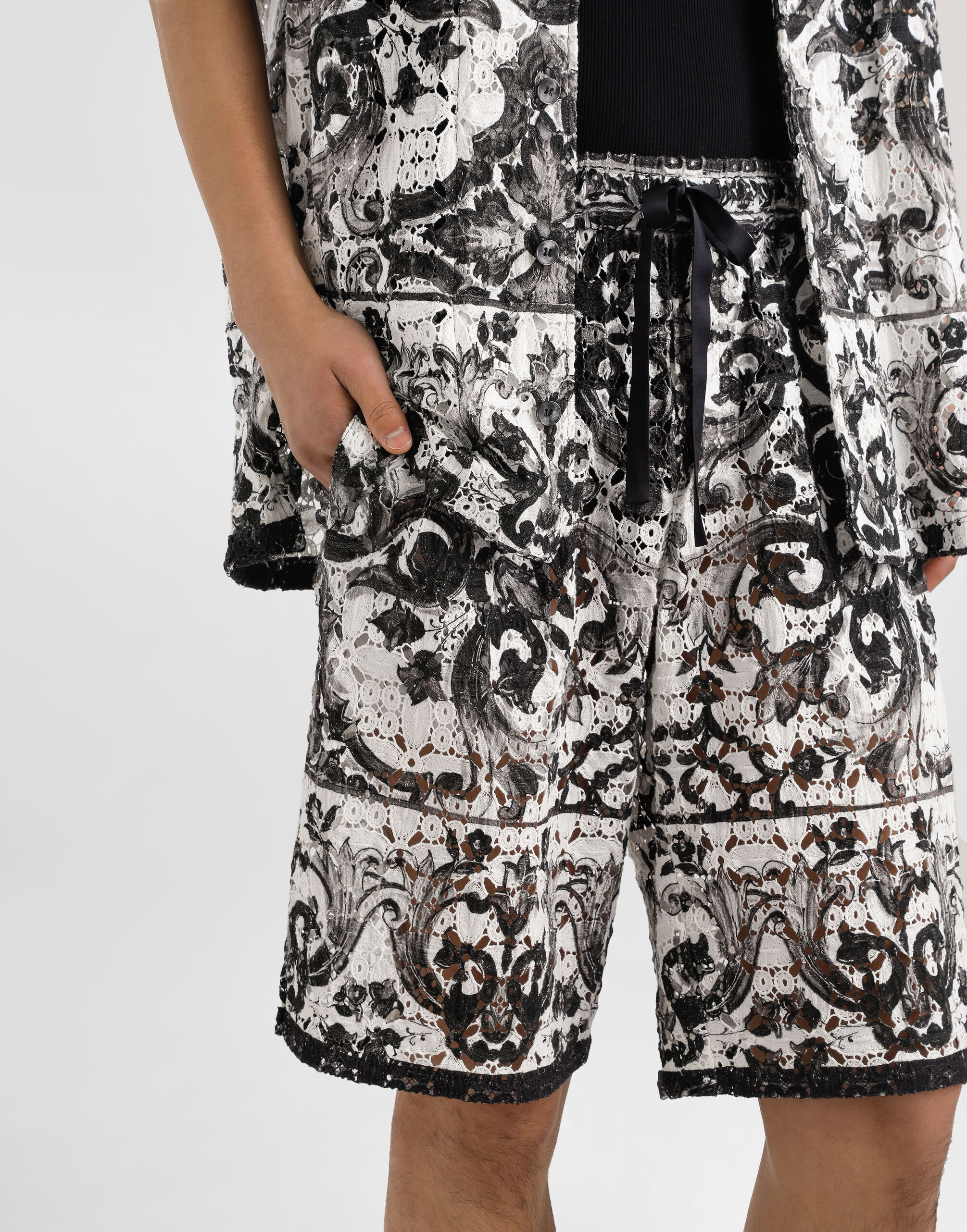 Majolica-print crochet lace trousers - 2