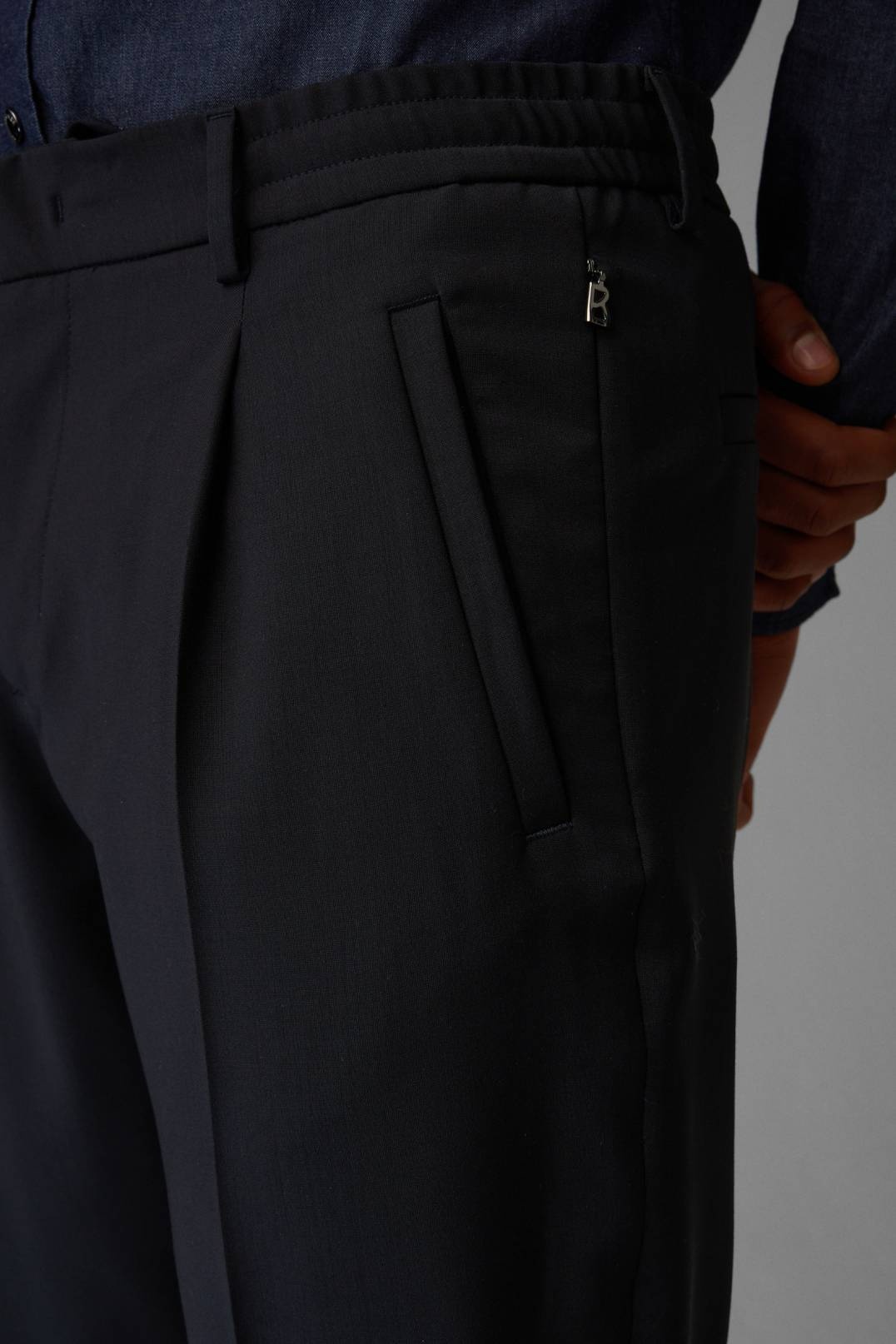 JAMES PANTS WITH FRONT PLEATS IN NAVY BLUE - 5