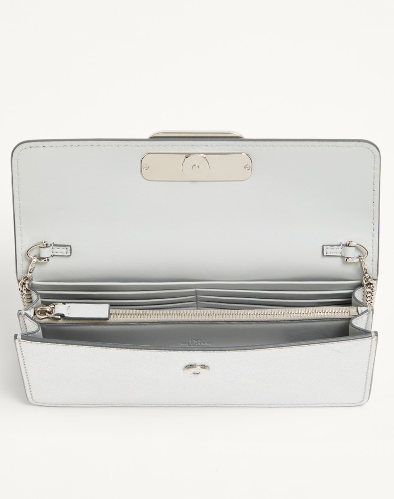 VLOGO SIGNATURE METALLIC GRAINY CALFSKIN WALLET WITH CHAIN 6
