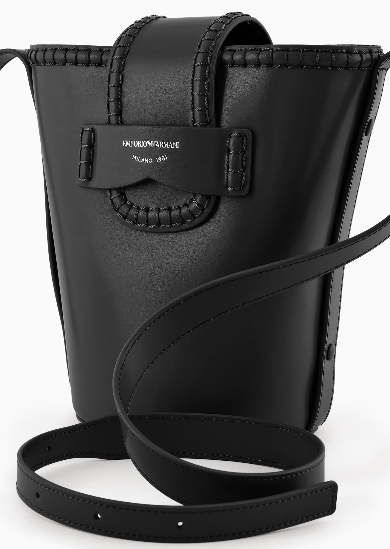 Leather bucket shoulder bag with Icon strap - 9