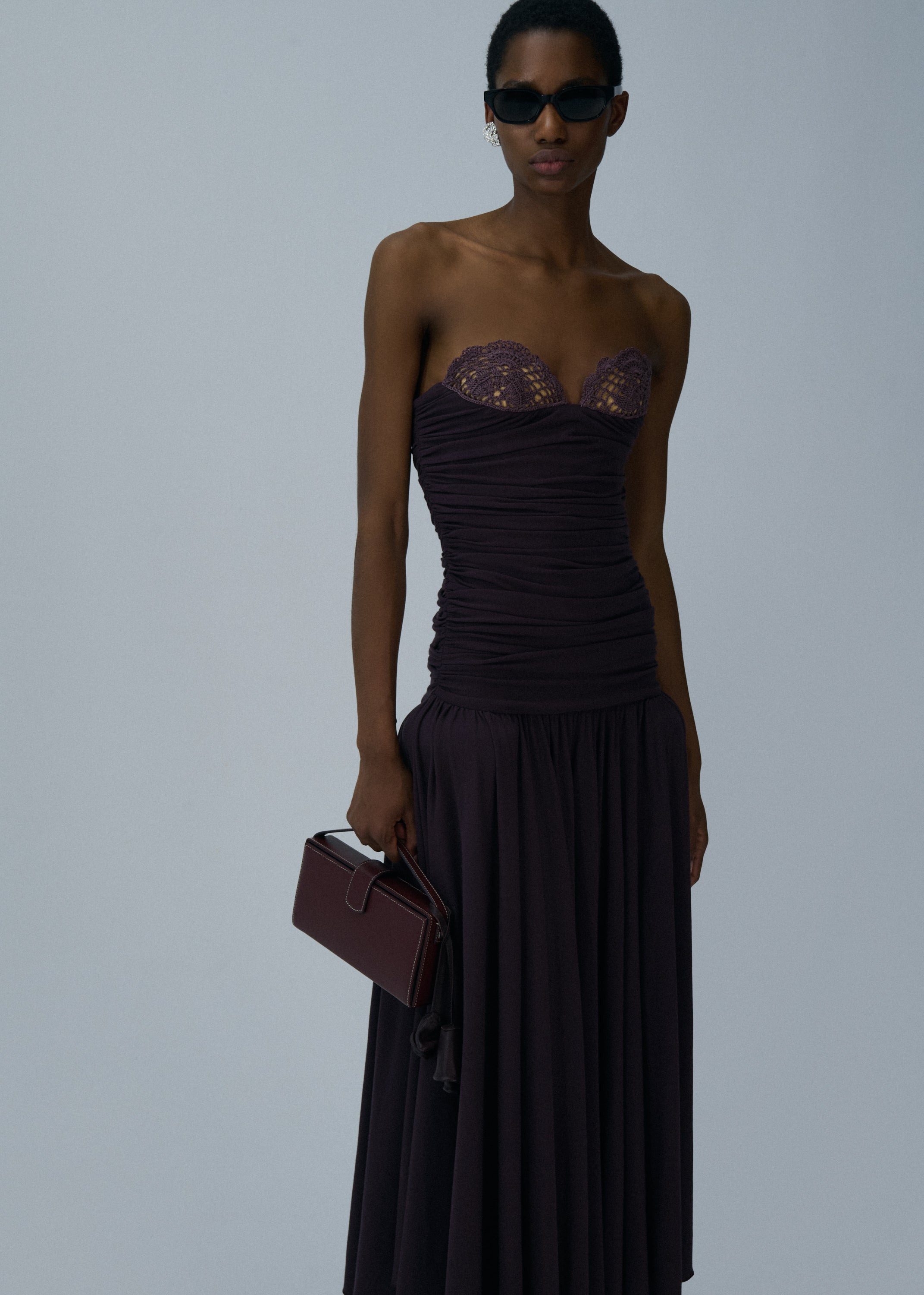 Lace-detail drop-waist maxi dress in bordeaux - 3