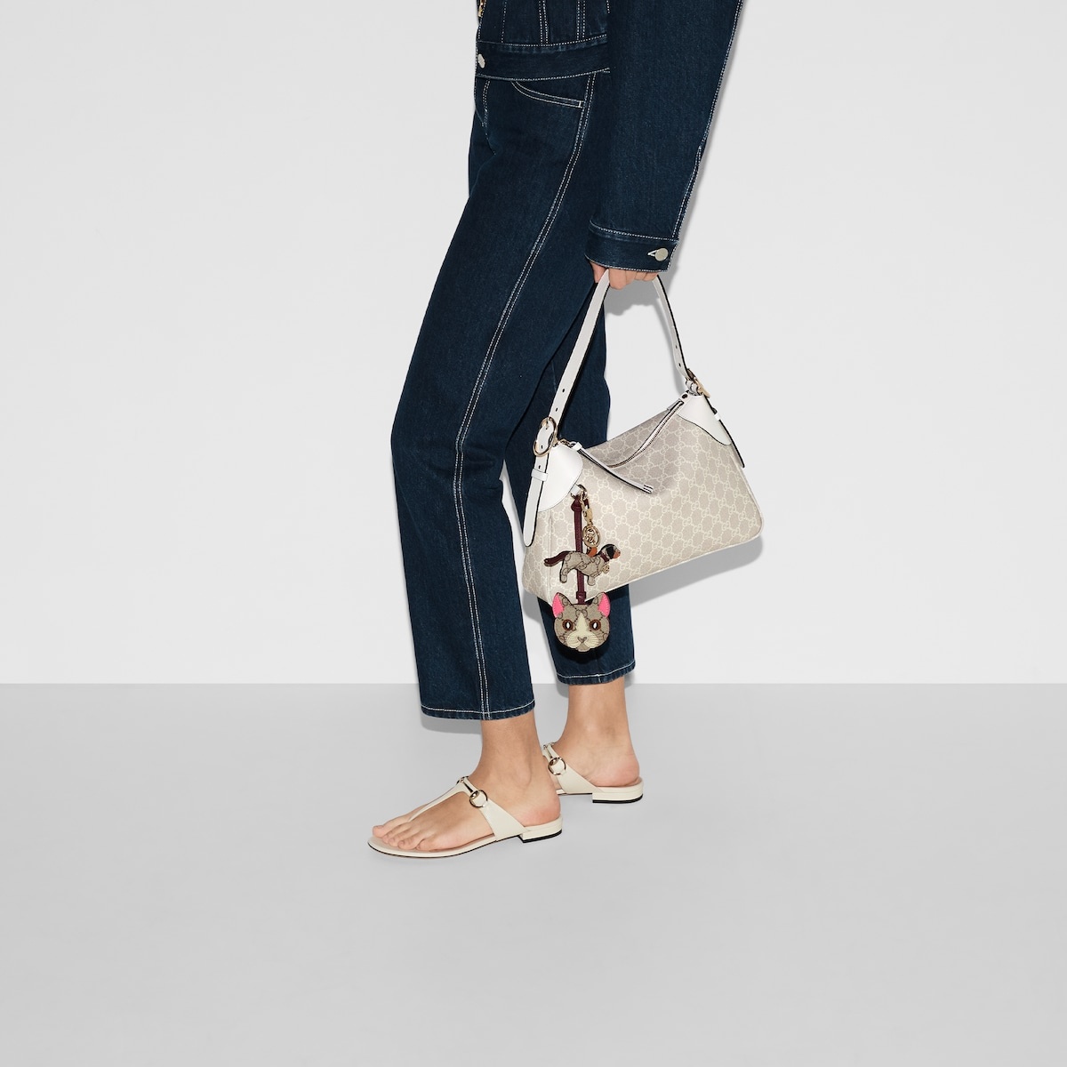 GG Emblem medium shoulder bag - 4