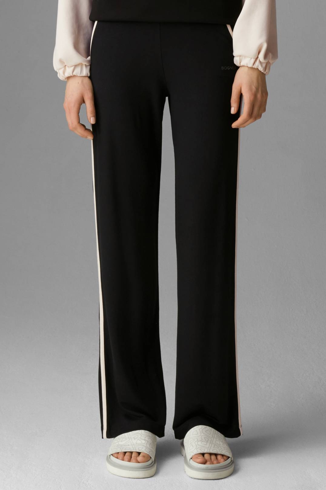 LONIE JOGGING PANTS IN BLACK - 2
