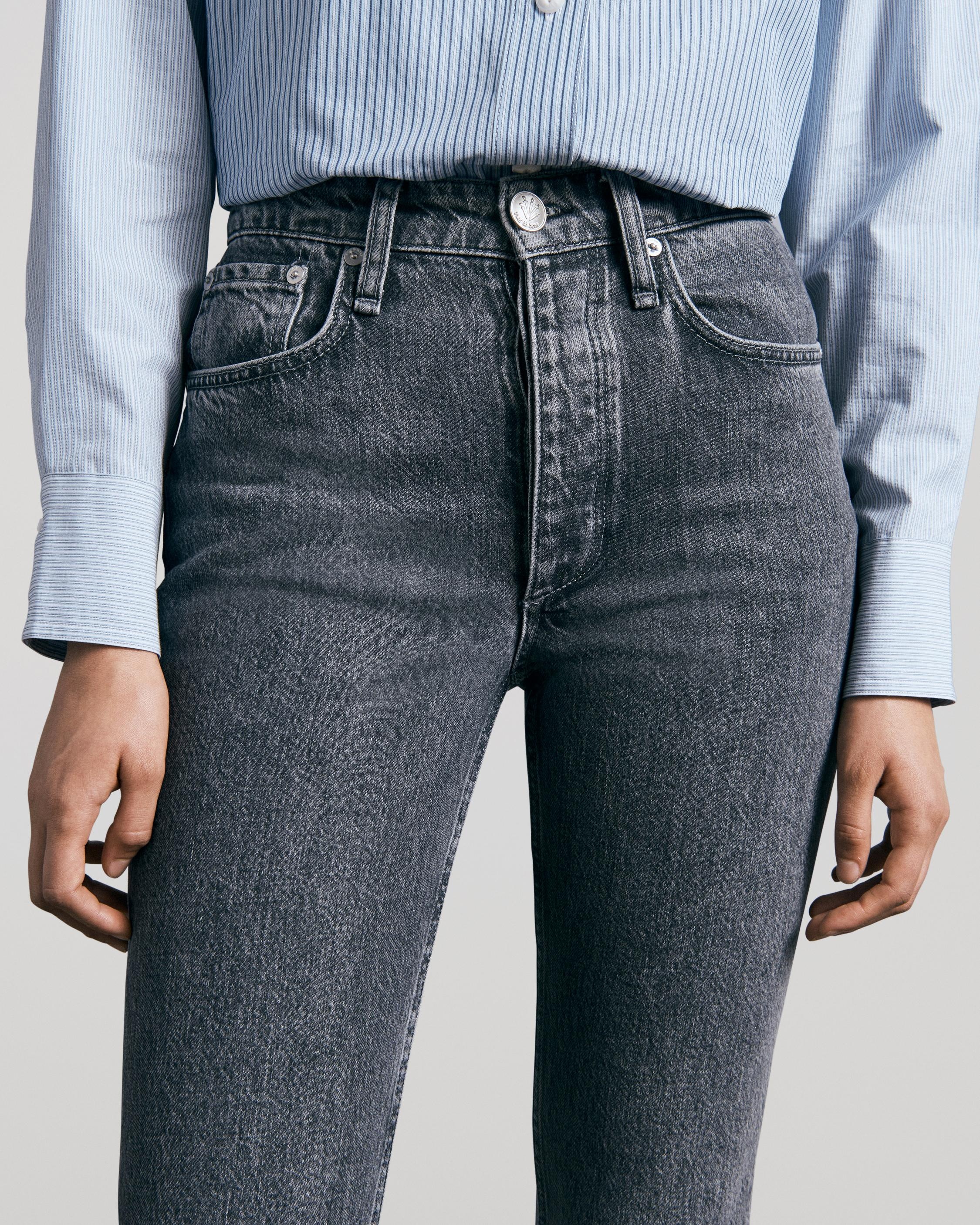 Nina High-Rise Cigarette - Colby
Slim Fit Ankle Light Grey Jean - 6
