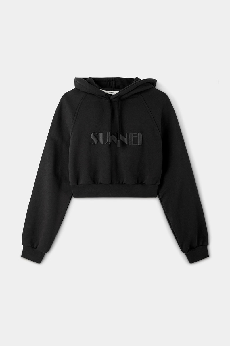 SUNNEI EMBROIDERED CROPPED HOODIE / black outlook