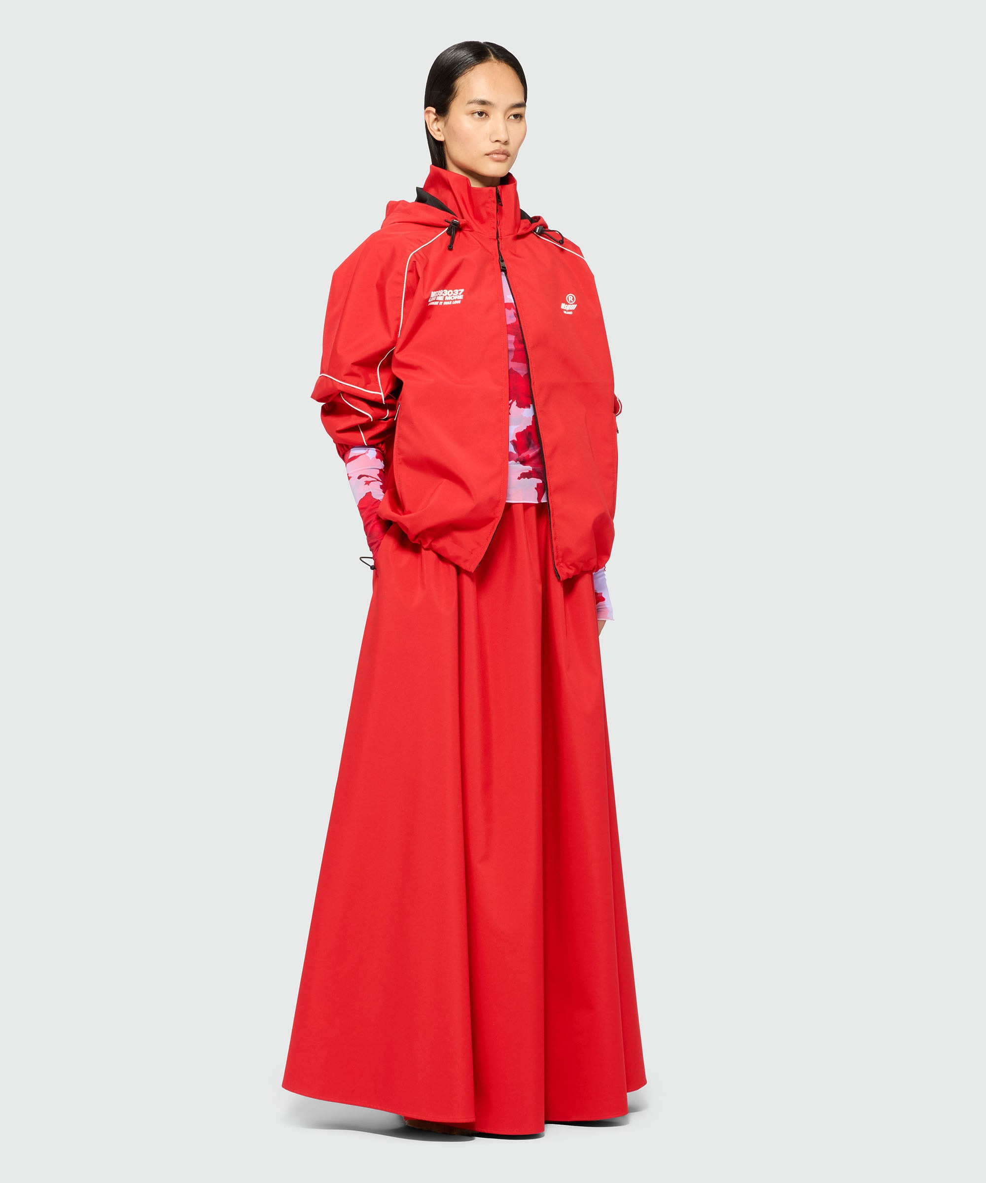 Long red nylon skirt with contrasting piping - 4