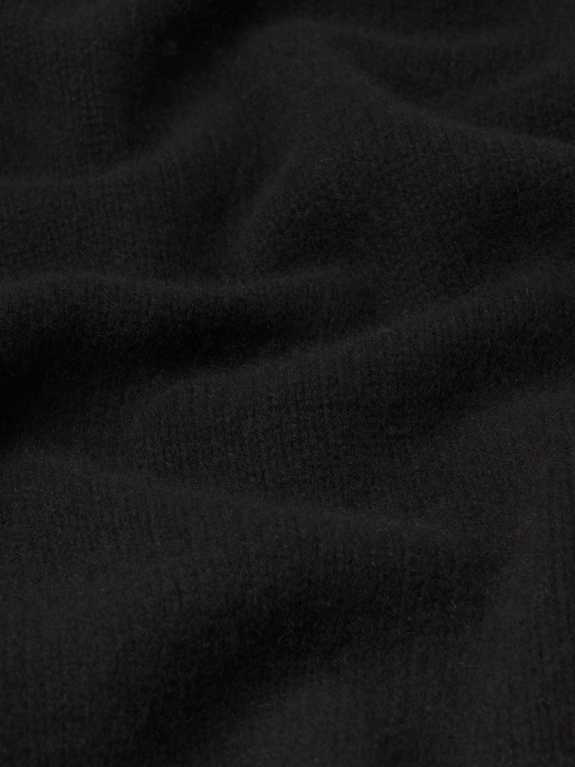 The Cashmere Crewneck Sweater in Noir - 5