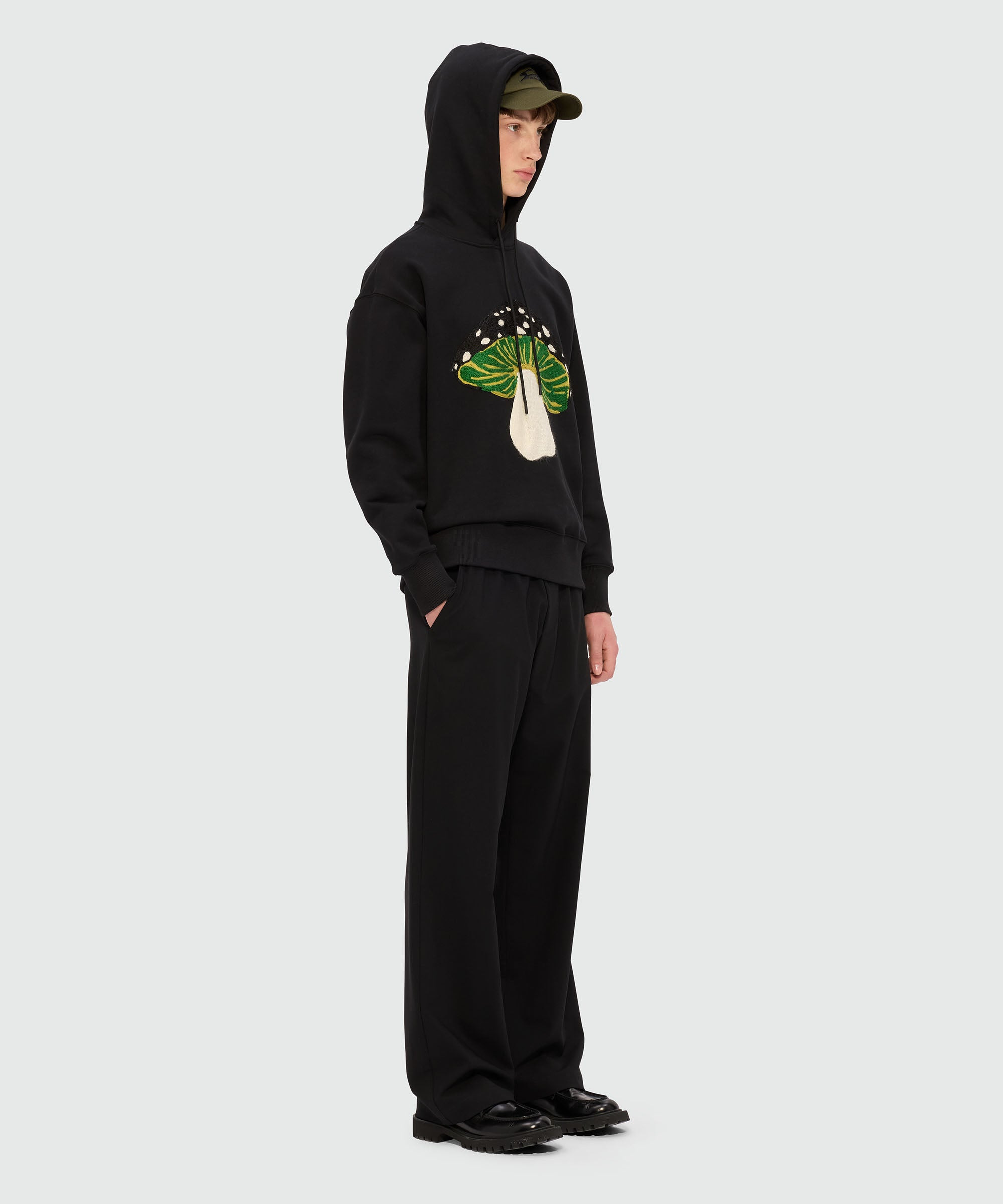 Black jersey hoodie with "I Love Mushrooms" patch and quote - 4