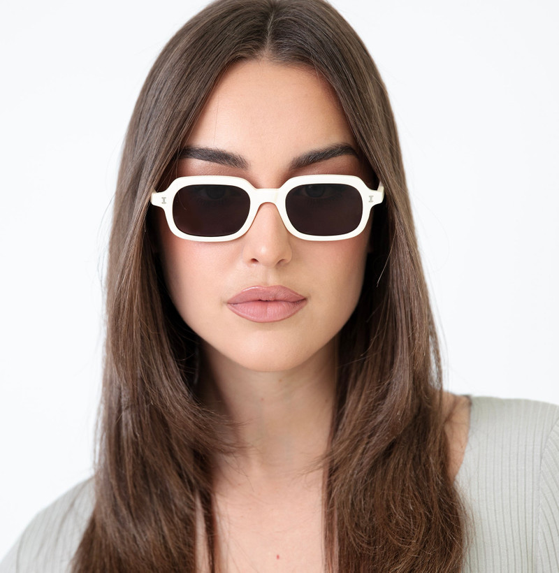 illesteva Berlin Sunglasses outlook