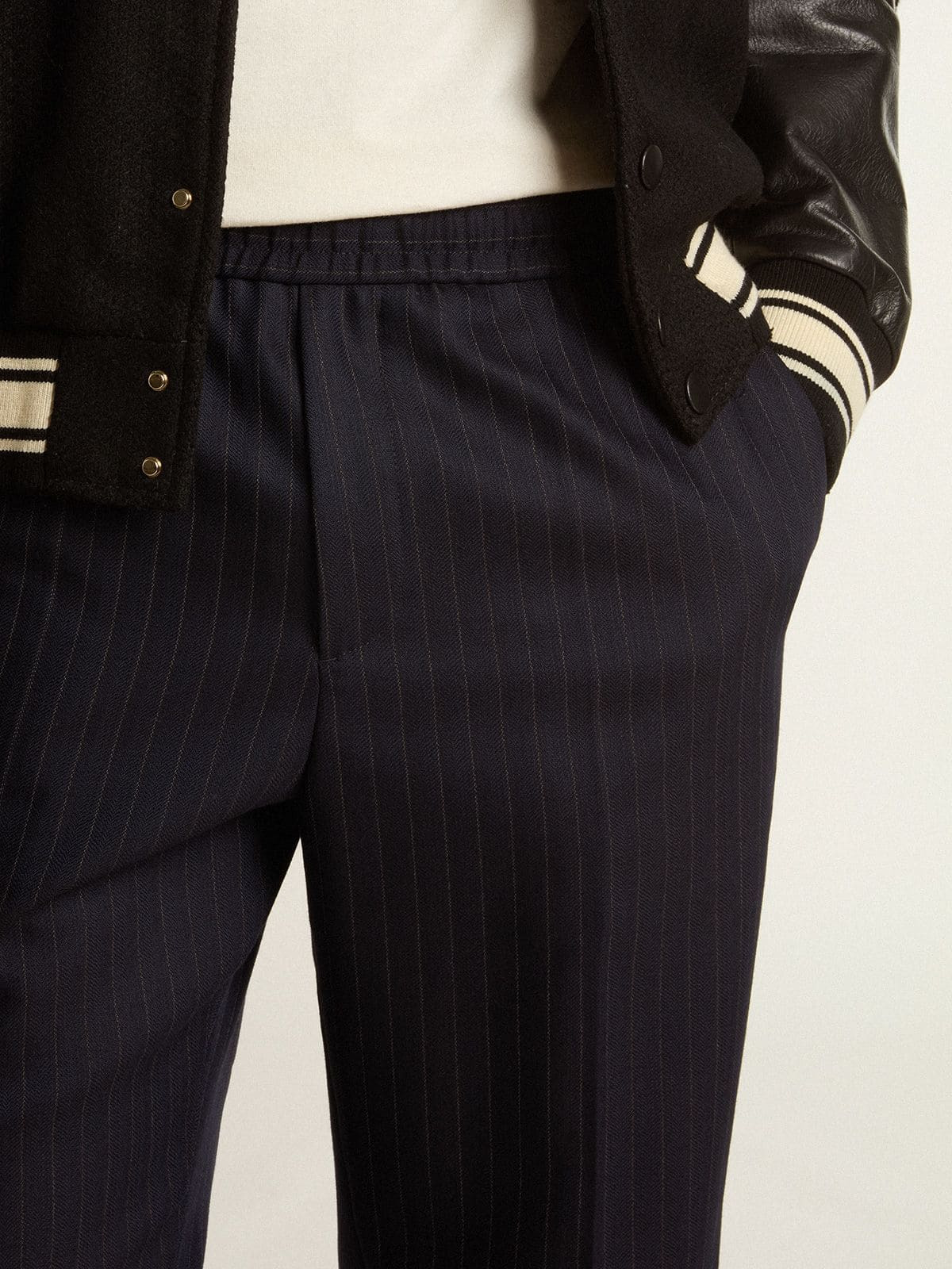 Men's wool pants with vertical thin stripes - 4