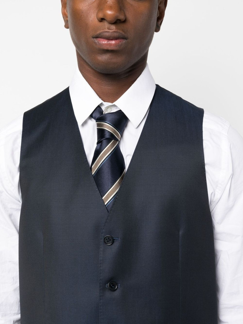 single-breasted wool suit 6