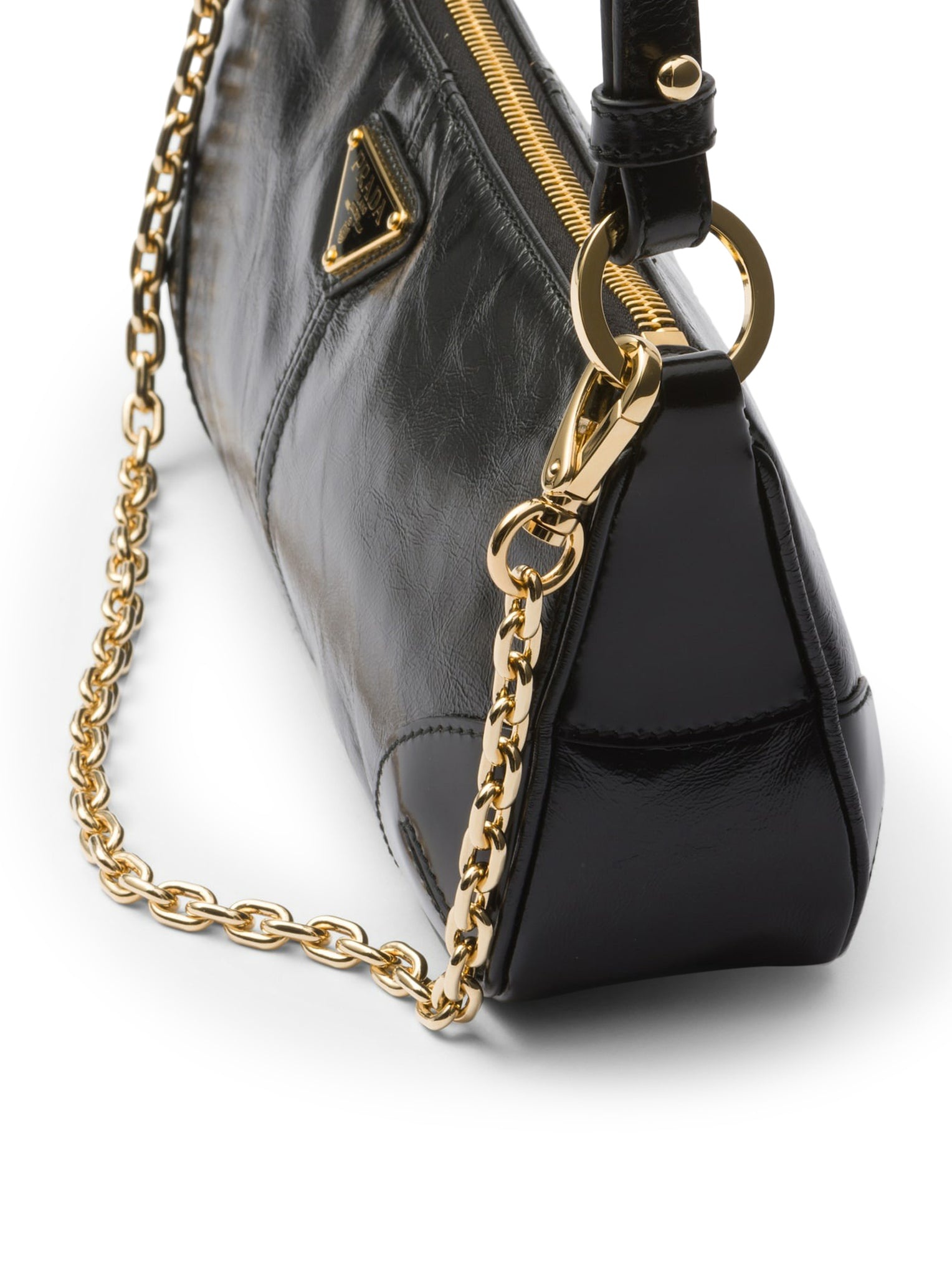 VIP価格.PRADA Re-Edition 2002 Medium Shoulder Bag 関税送料込 Prada PRADA RE-EDITION 2002 MEDIUM LEATHER SHOULDER BAG