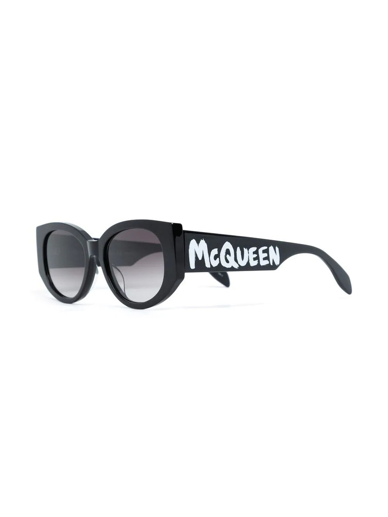 Alexander McQueen graffiti-logo detail sunglasses outlook