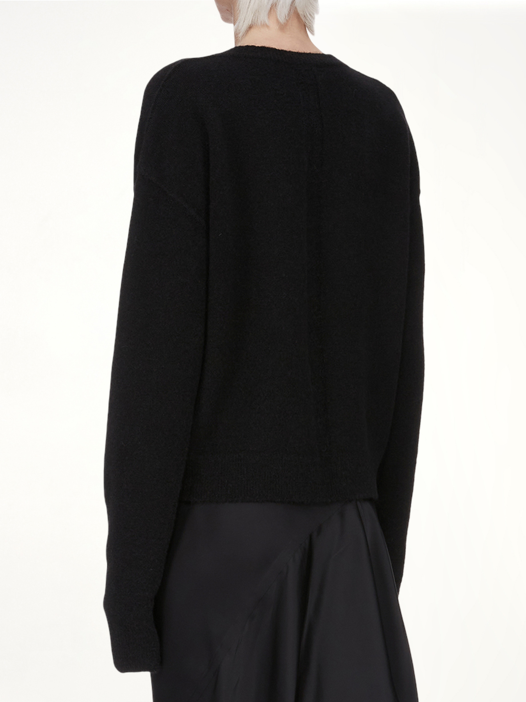 Tommy V Neck in Black - 6