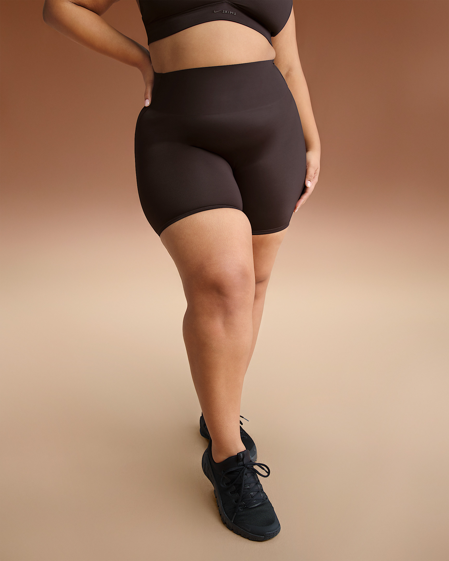 NikeSKIMS Shine Women's High-Waisted 5" Biker Shorts - 7