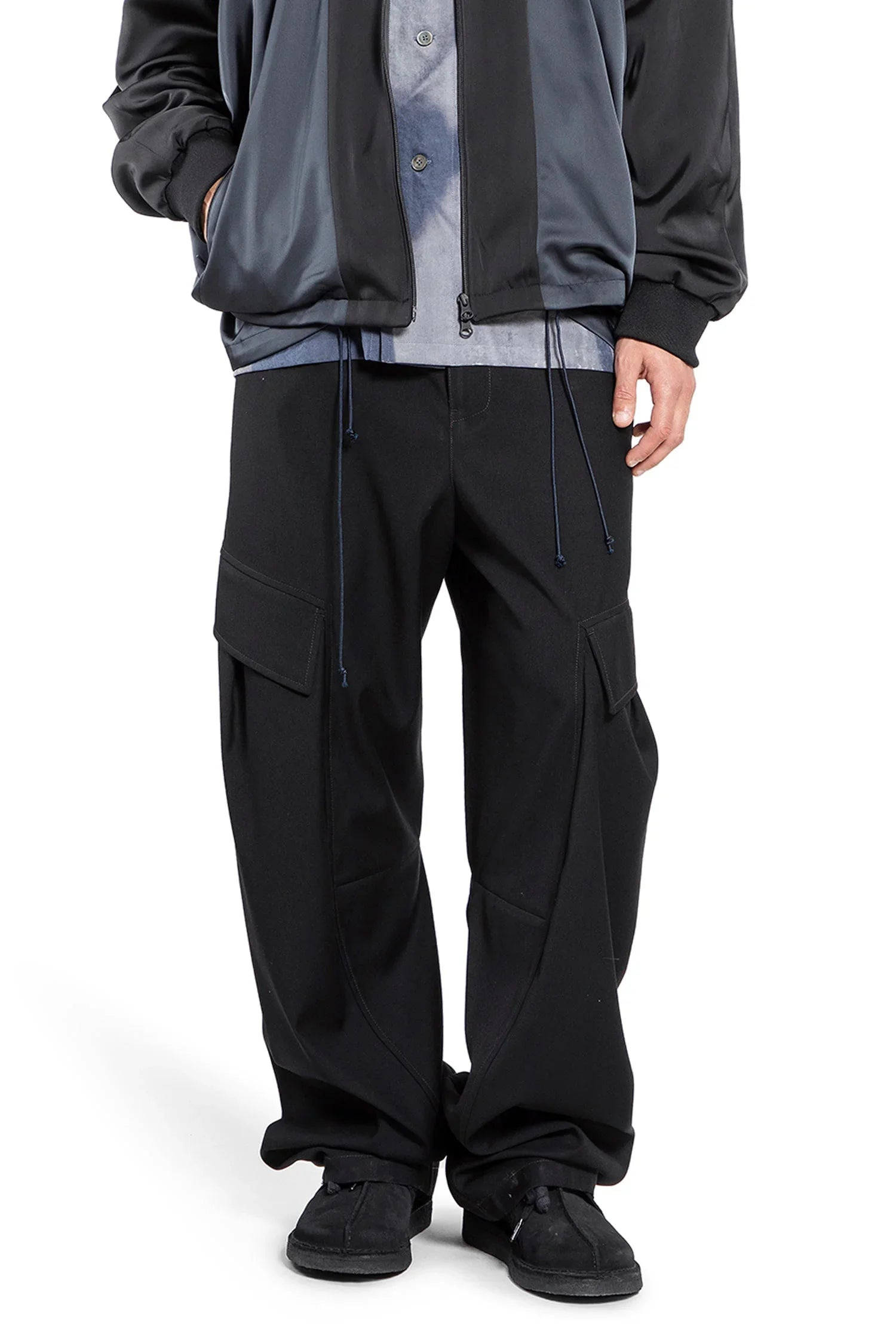 Curved-Cargo-Trousers - 5