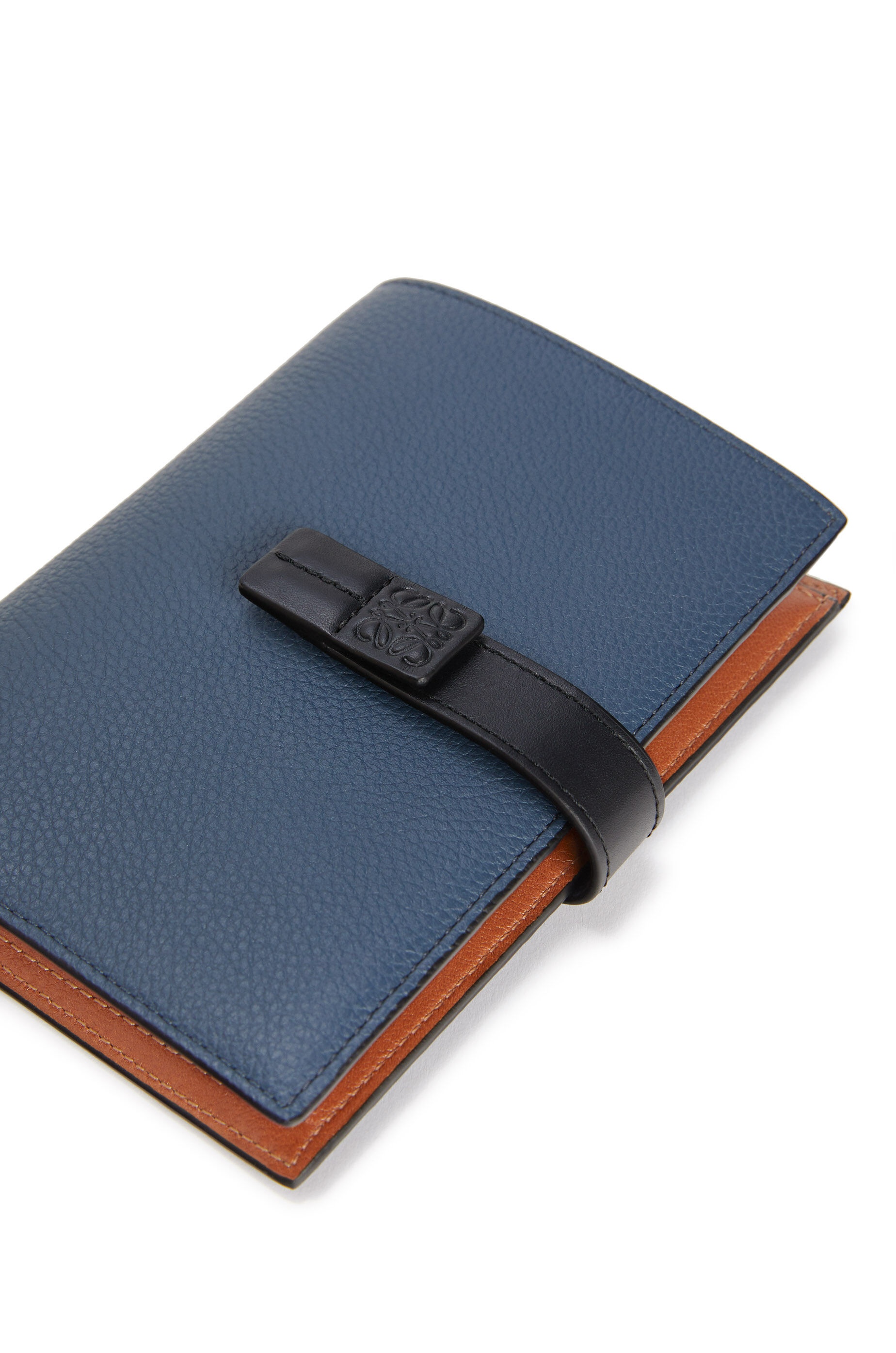 Medium Vertical Wallet in soft grained calfskin - 5