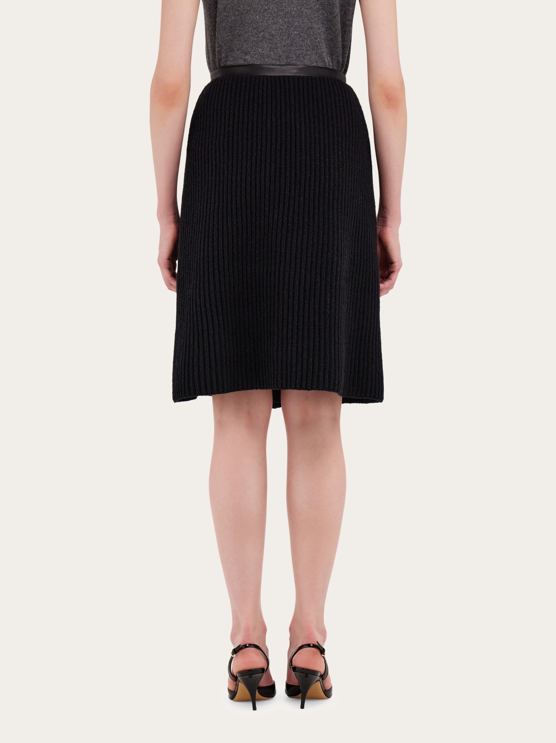 Knitted skirt with leather trim - 3