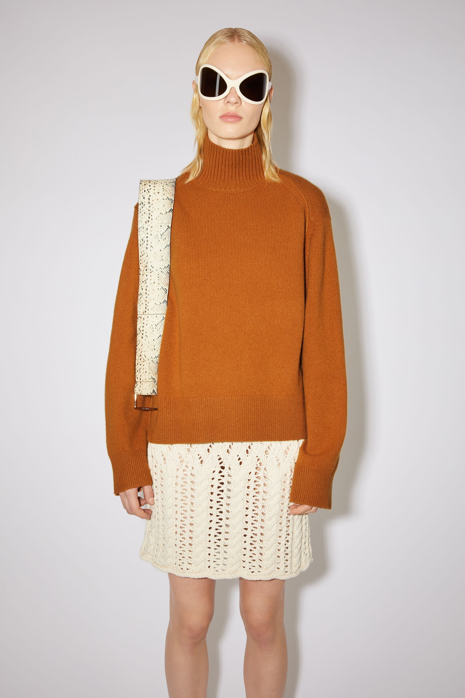 Turtleneck sweater - Almond brown - 2