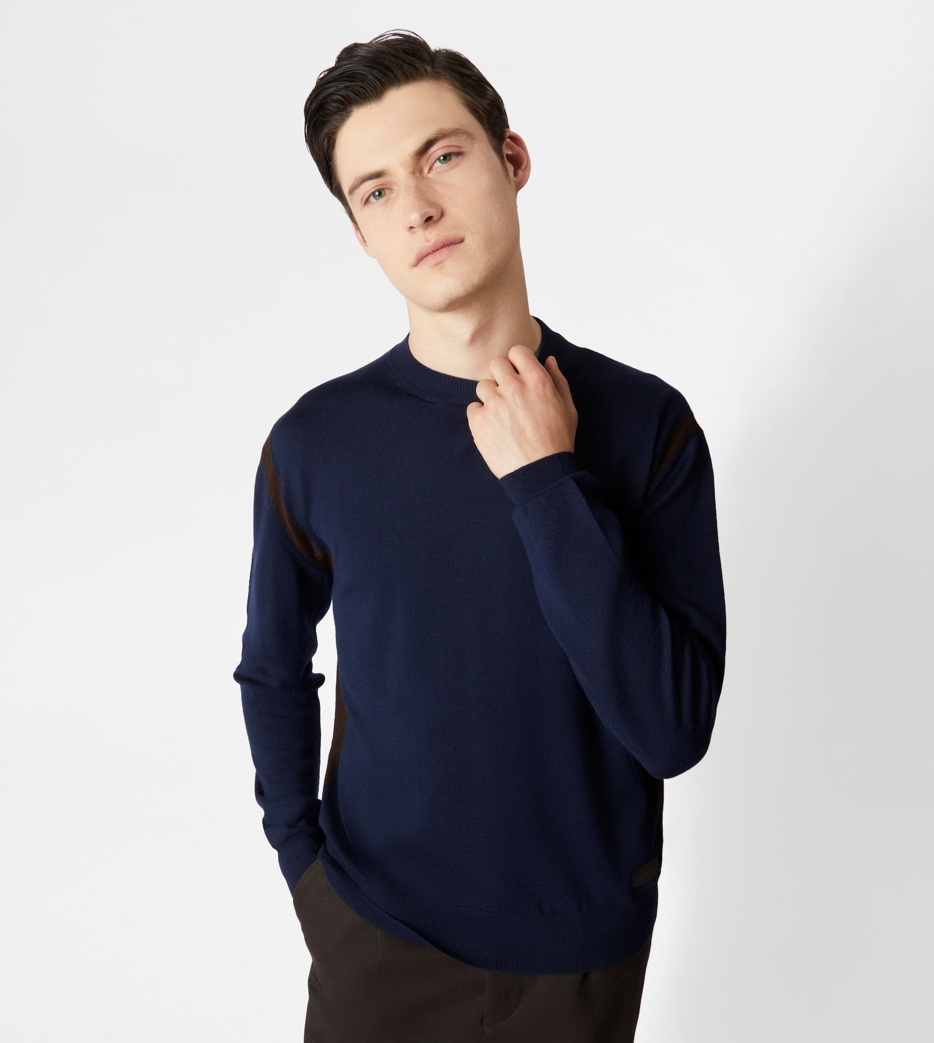 ROUND NECK JUMPER IN WOOL - BLUE, BROWN - 5