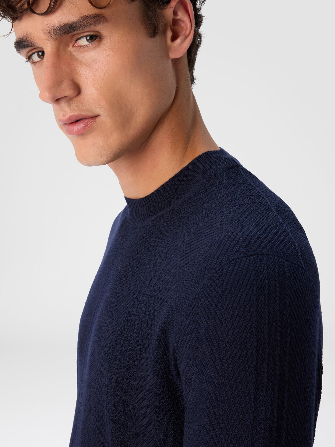 Crew neck sweater in wool with chevron pattern - 5