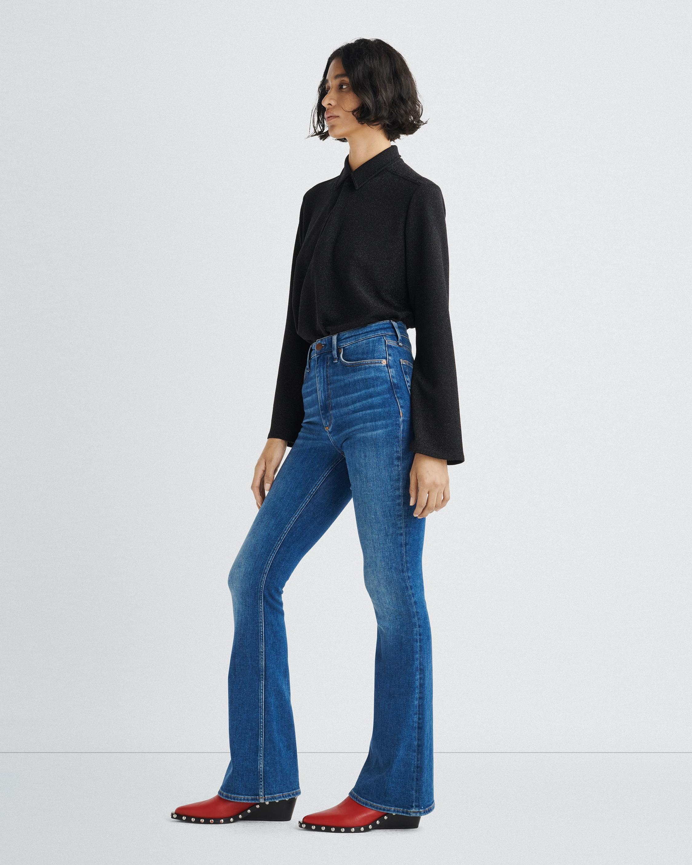 Lilith Metallic Blouse
Relaxed Fit - 4