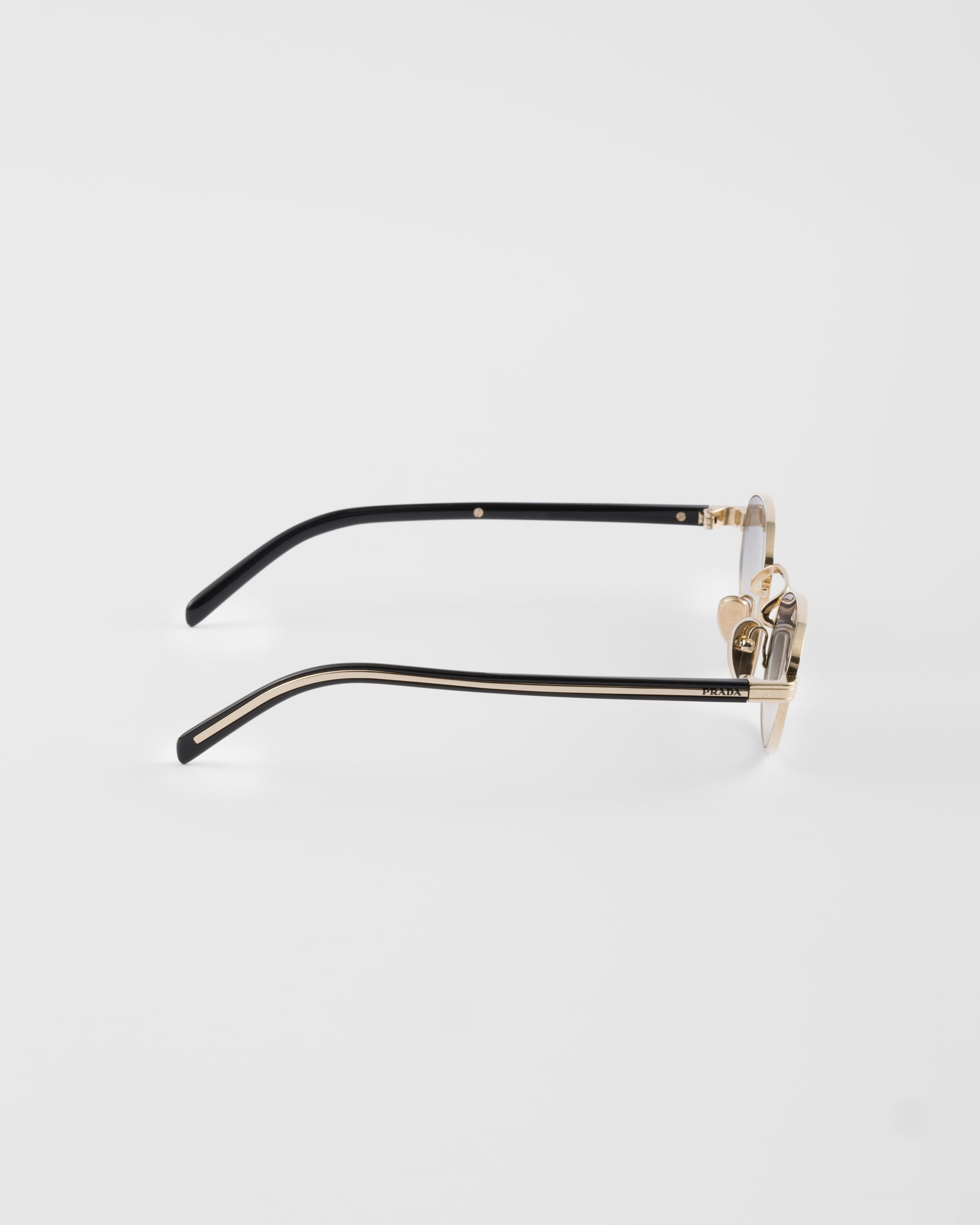 【日本入手困難】Sunglasses with the iconic l plaque Prada Sunglasses with the iconic metal plaque | REVERSIBLE