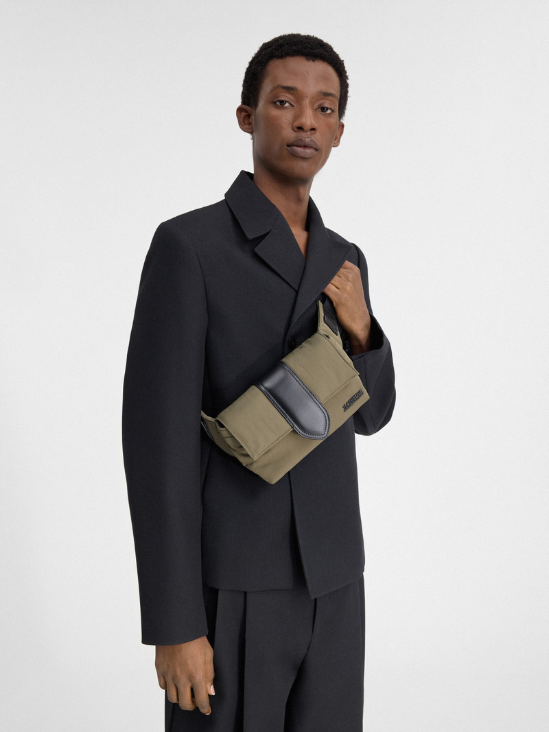 JACQUEMUS La banane Bambino outlook