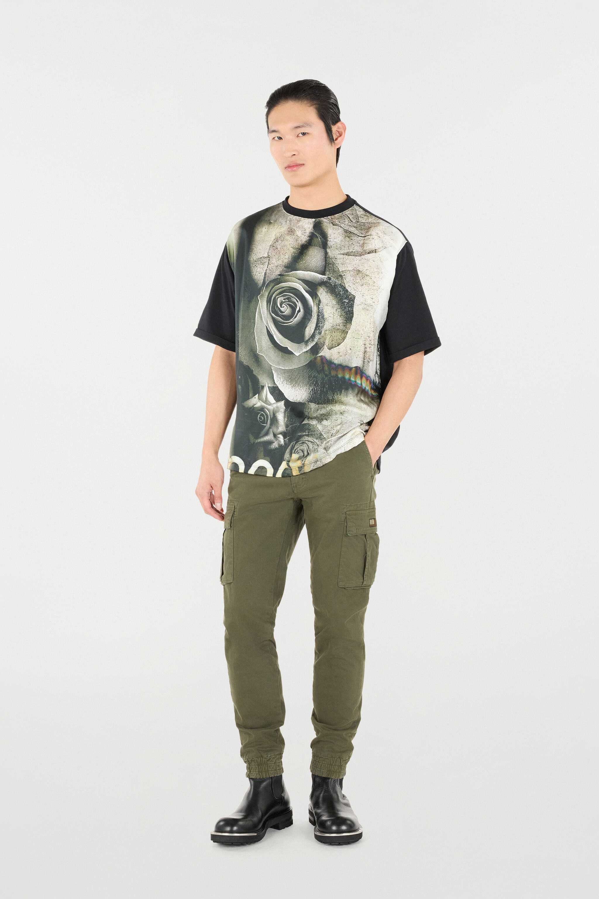 T-Shirt With Rose Print - 2
