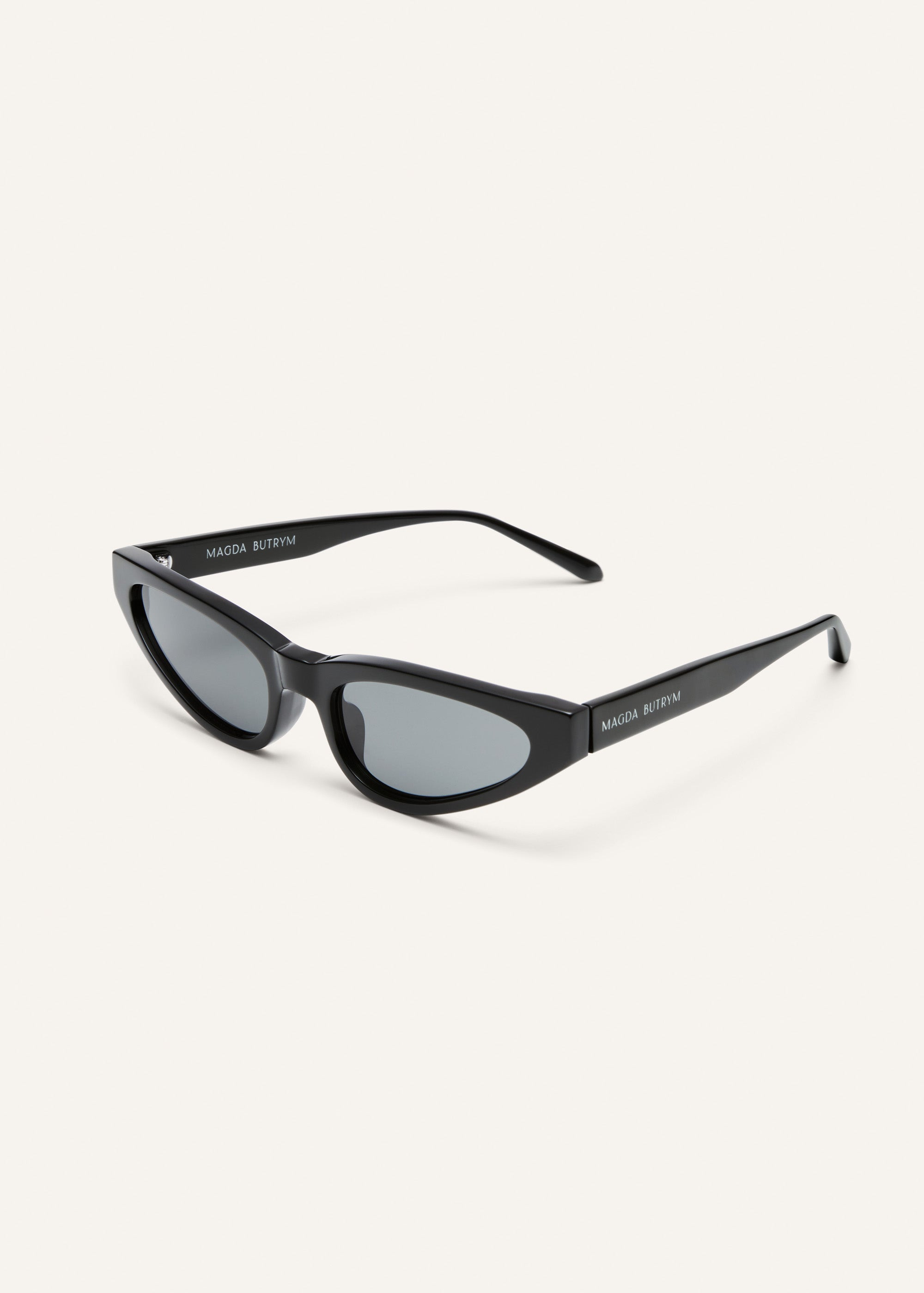 Pointed cat-eye sunglasses in black - 2
