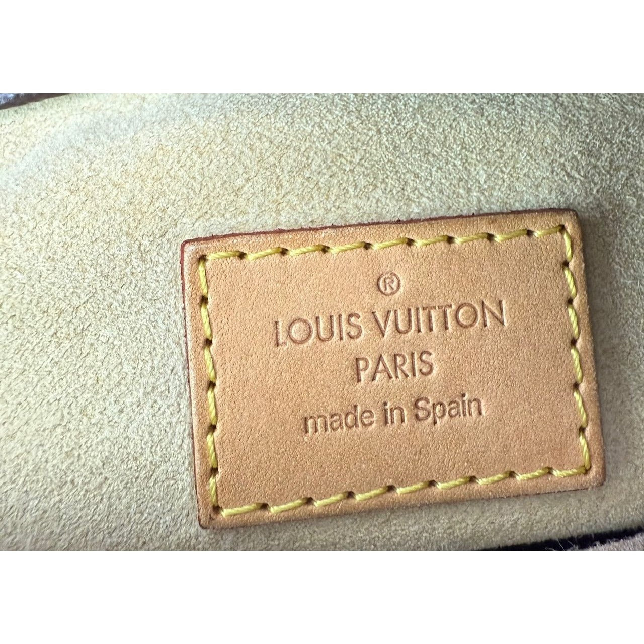 Louis Vuitton Artsy MM Canvas Monogram Hand Tote Bag - 21