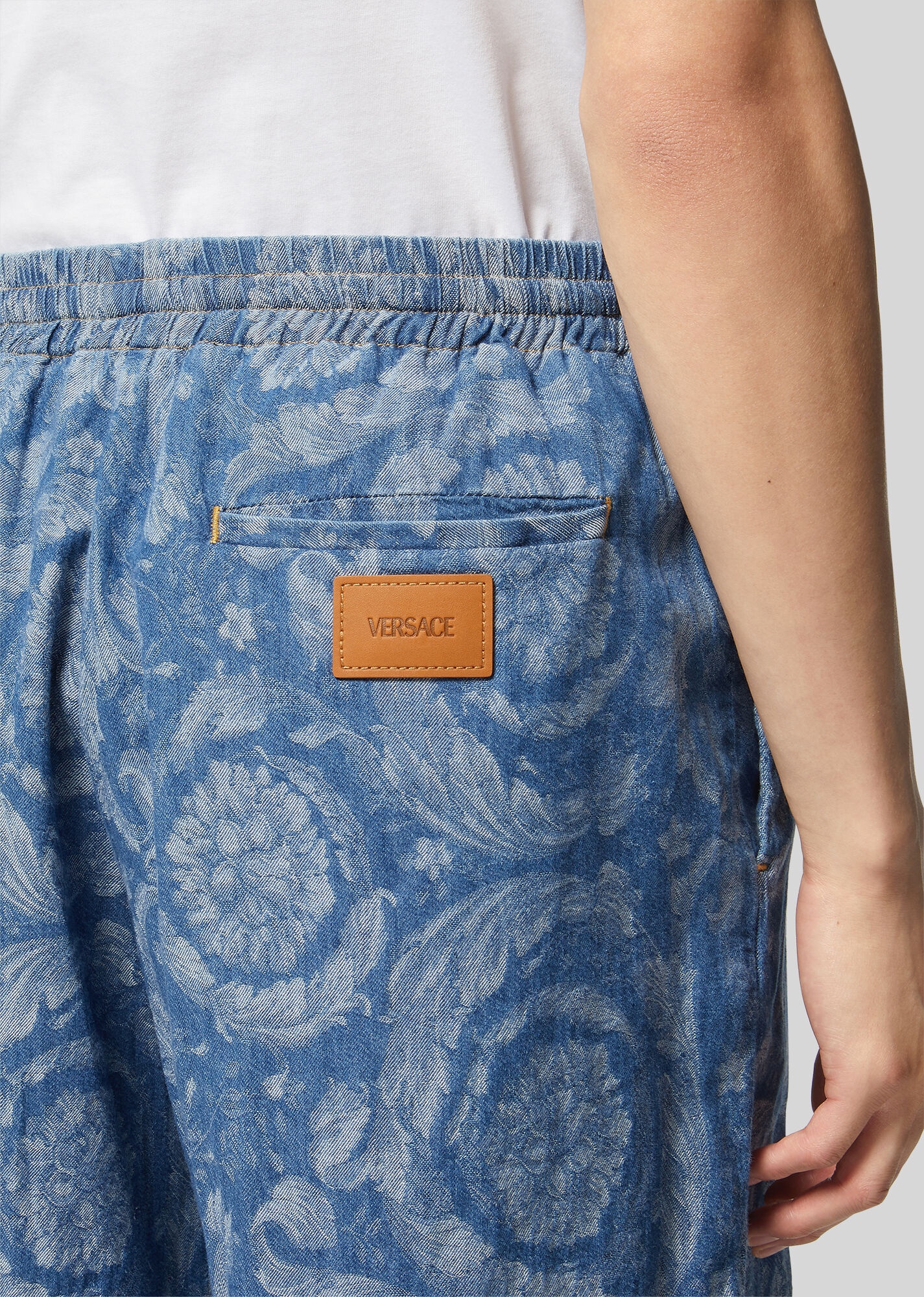 Barocco Silhouette Denim Shorts - 5
