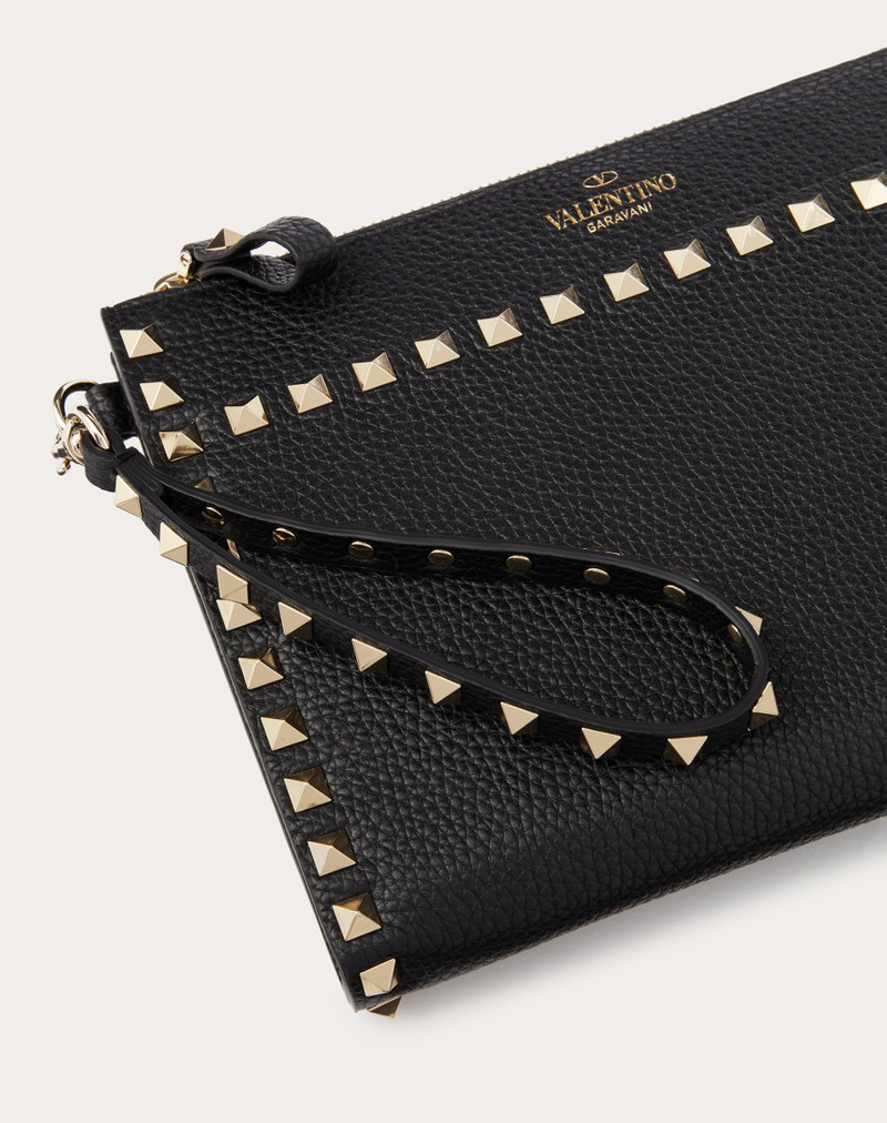 ROCKSTUD GRAINY CALFSKIN POUCH 2