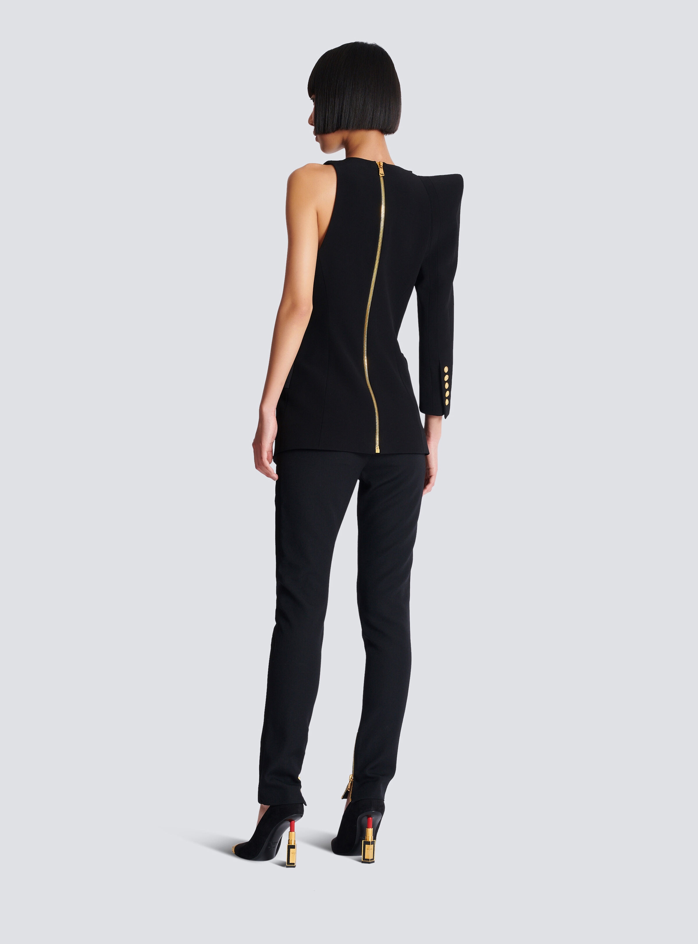 Asymmetric dress with structured shoulder - 4