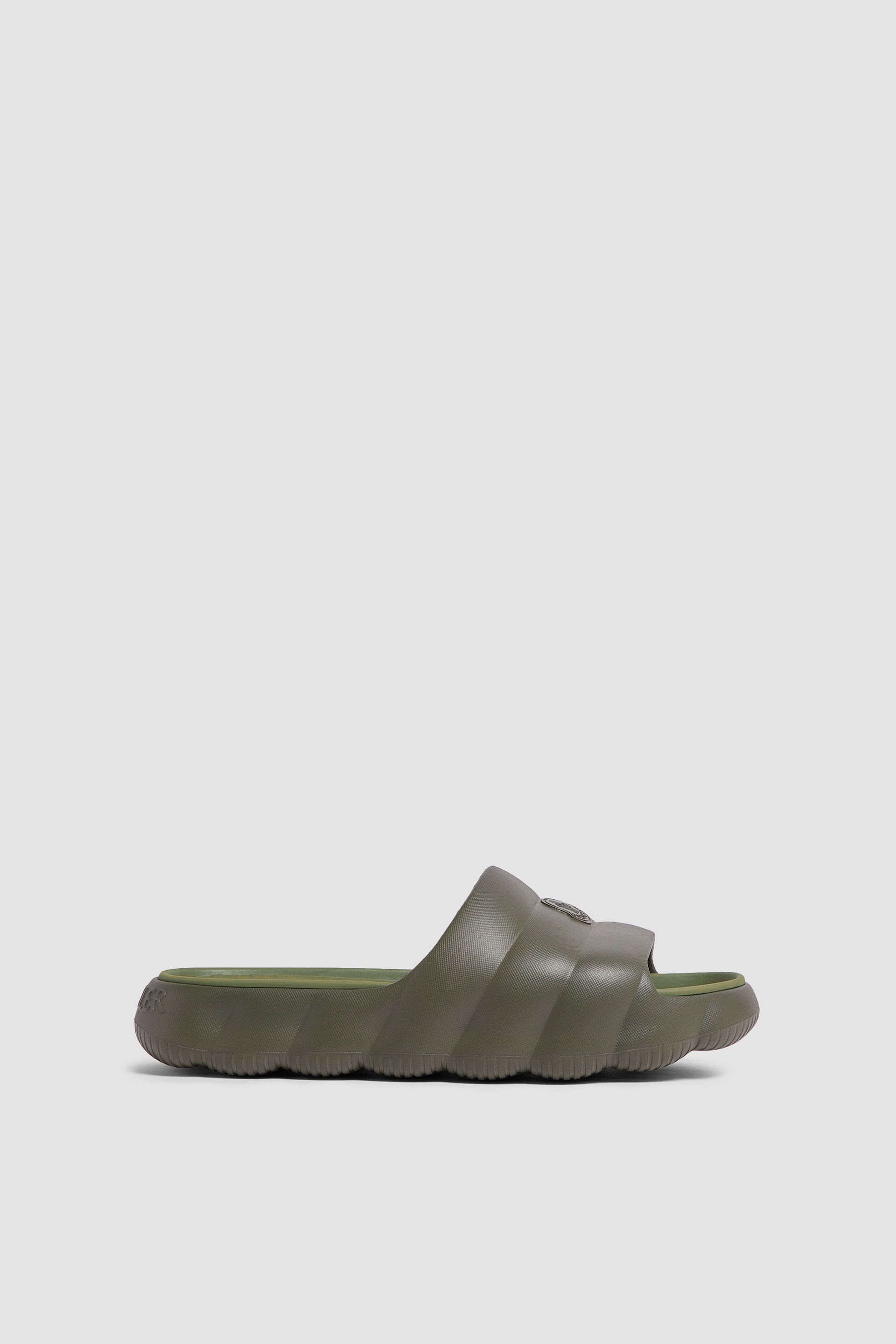 【MONCLER】 Lilo Quilted EVA Slides Moncler Lilo Quilted EVA Slides, Brand Size 36 ( US Size 6