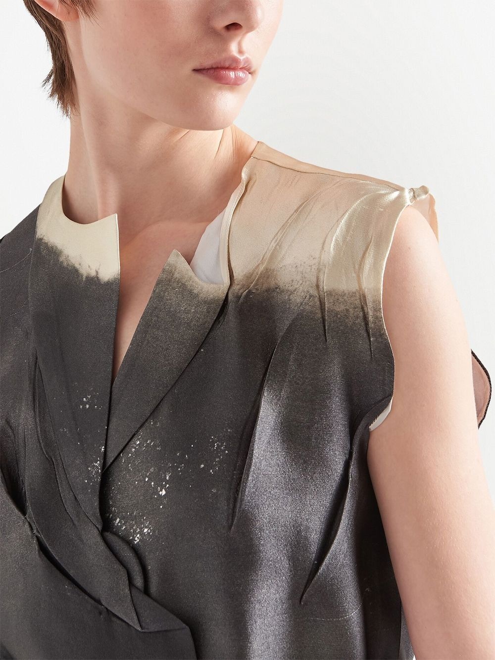 creased-detail sleeveless blouse - 4