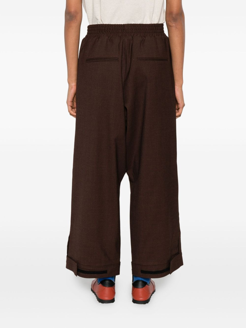 elasticated-waist cuffed trousers - 4