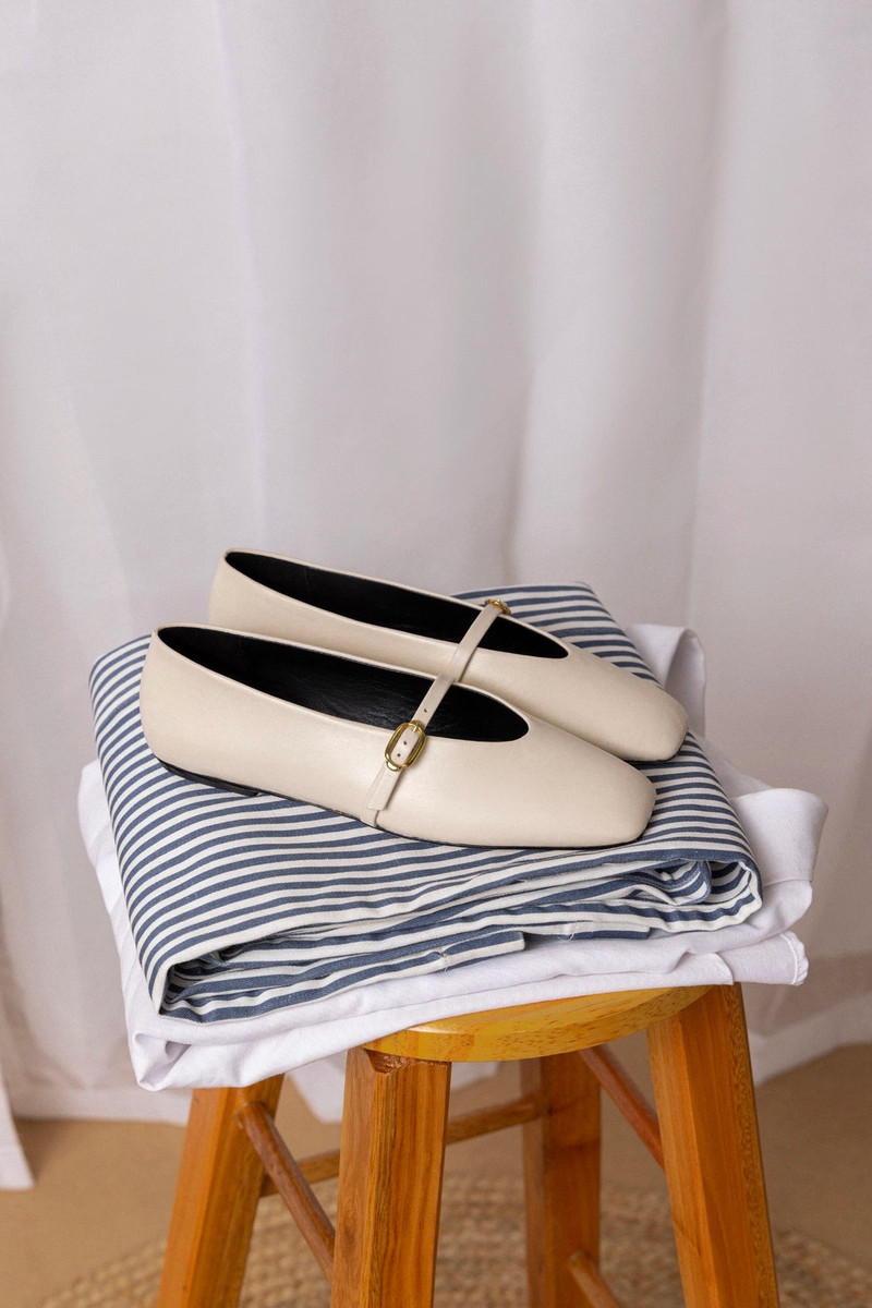 Larroudé Misty Ballerina Flat In Ivory Leather outlook