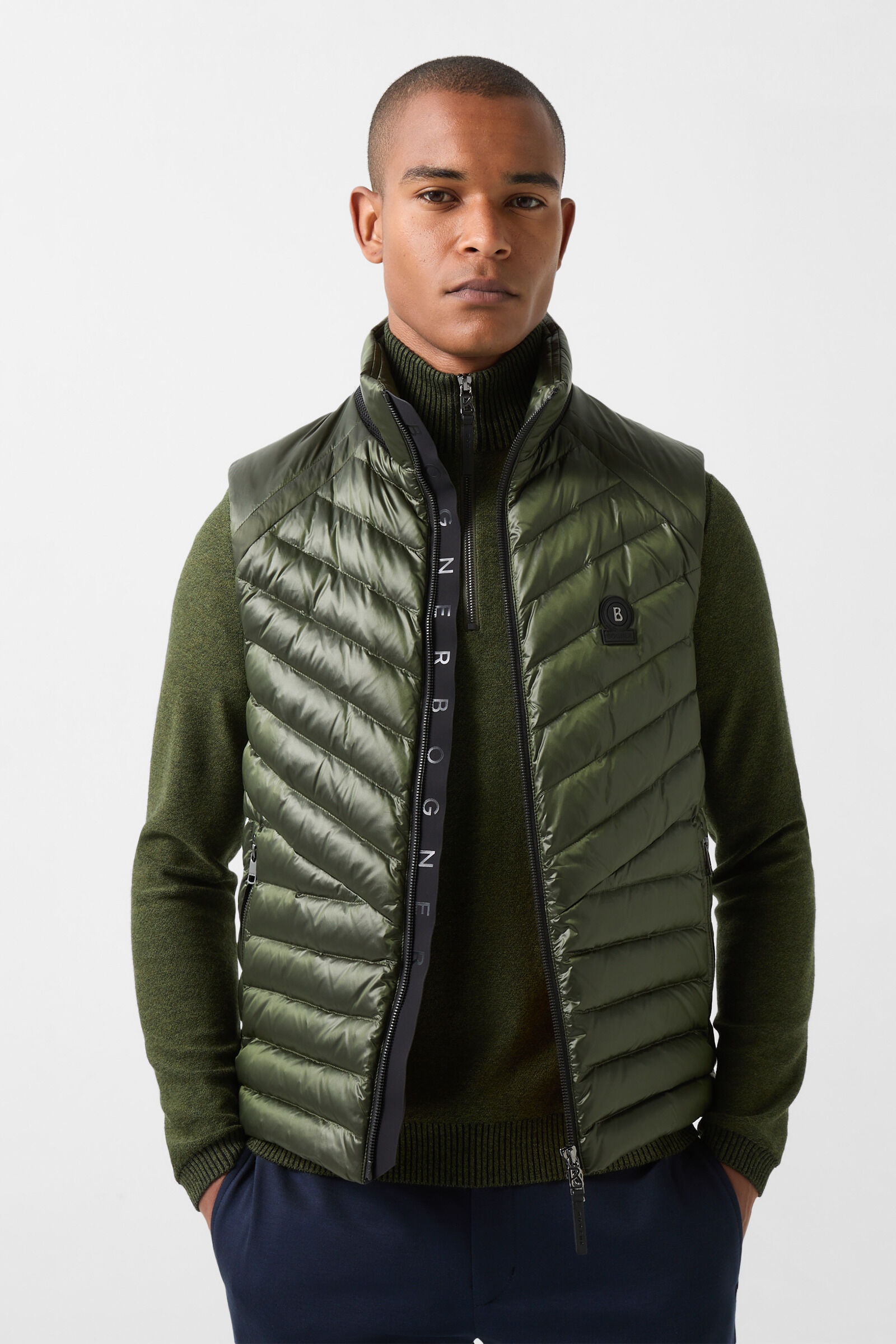 Lasse Lightweight down gilet in Olive green - 2