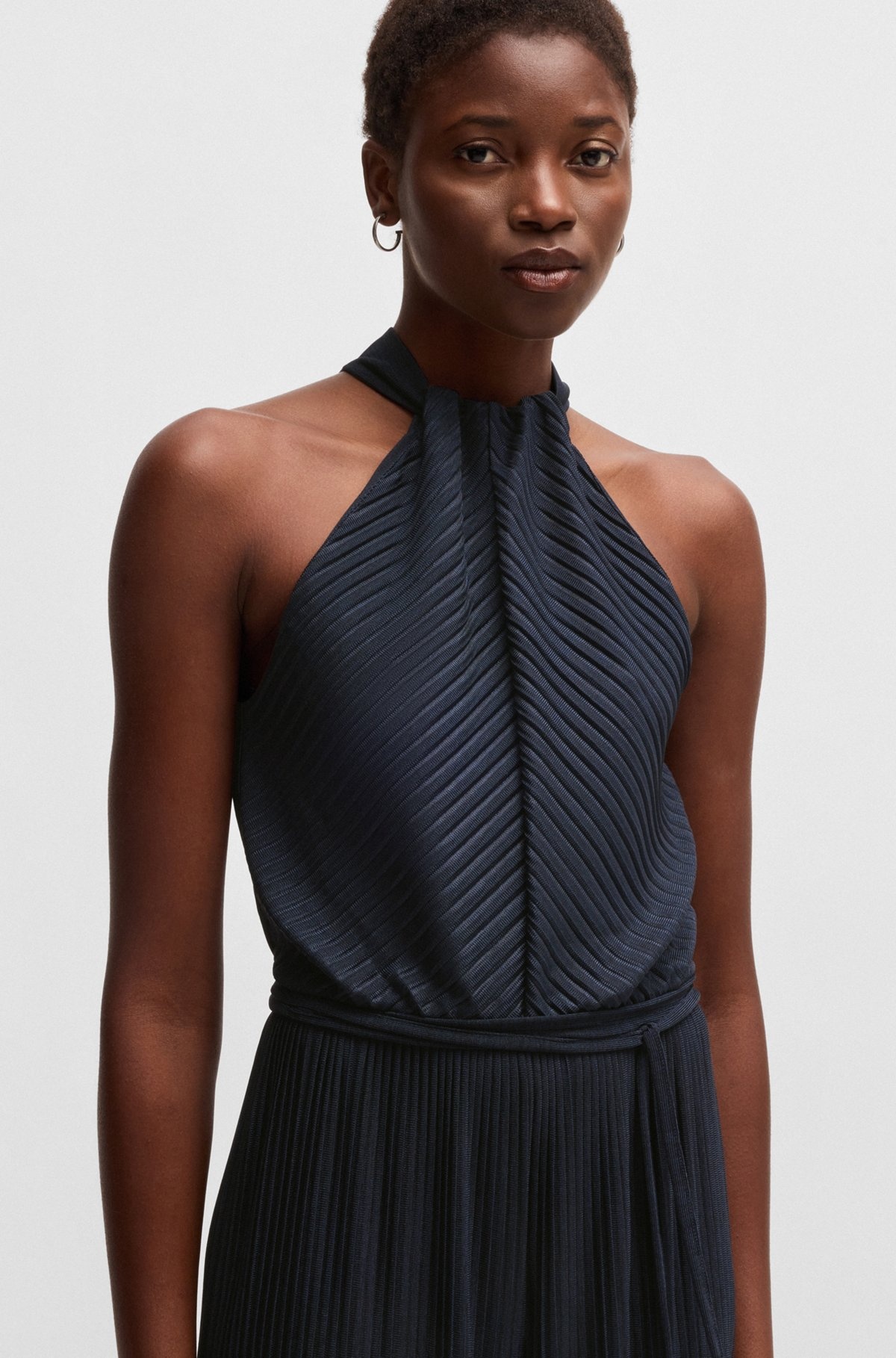 SLEEVELESS JUMPSUIT WITH PLISSÉ PLEATS AND TIE BELT - 4