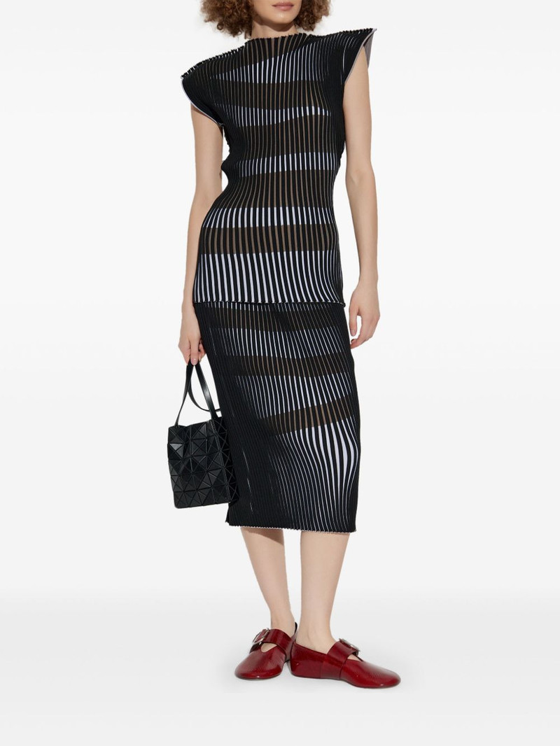 ISSEY MIYAKE striped slit skirt outlook