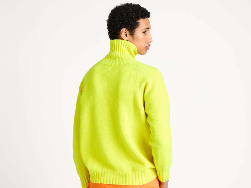 TURTLENECK JUMPER IN NEON YELLOW 4