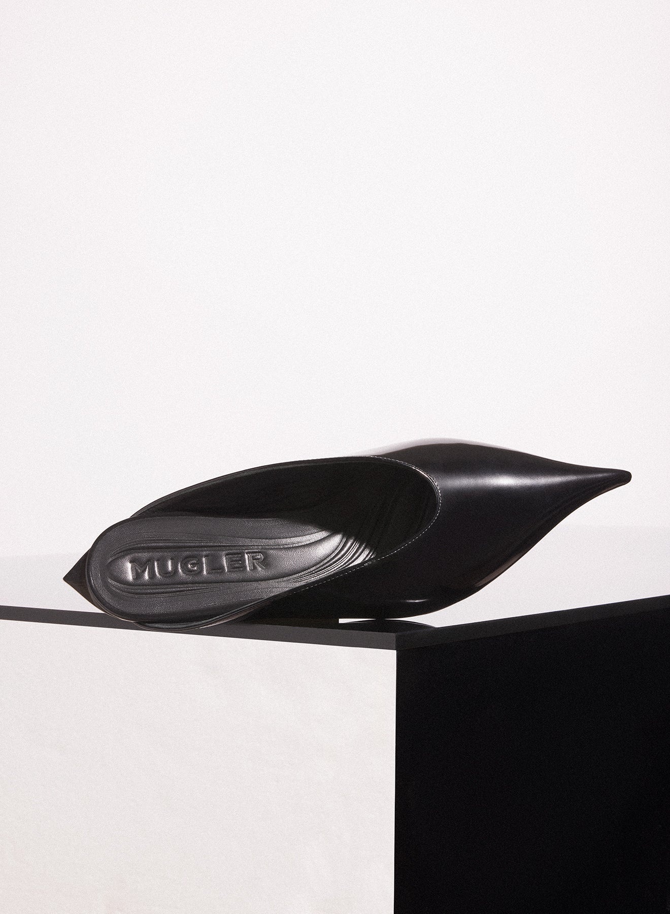 black shiny leather fang flat  mules - 3