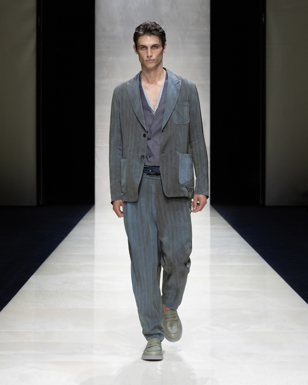 SINGLE-BREASTED JACKET IN IRIDESCENT VISCOSE - 8