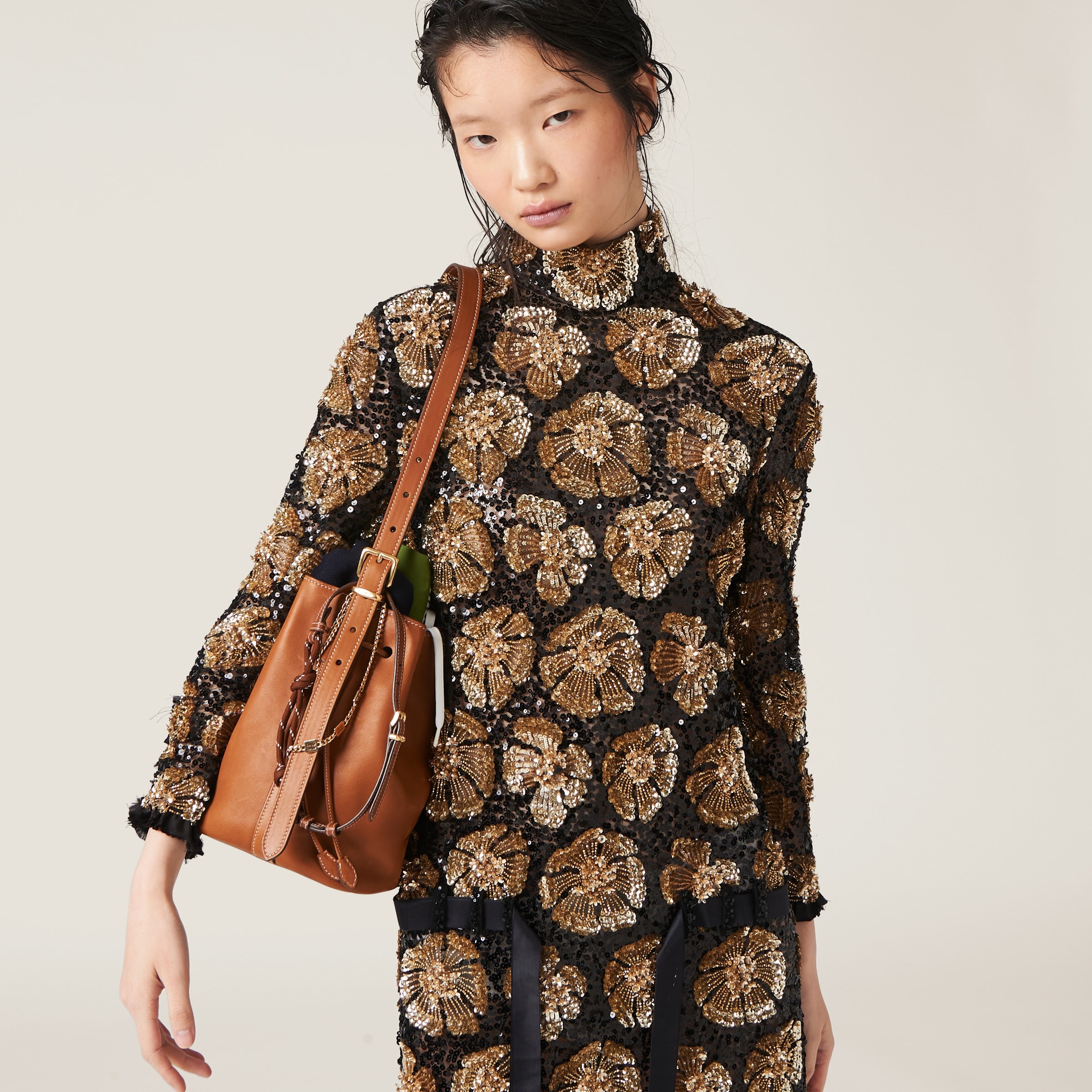 Leather bucket bag - 5