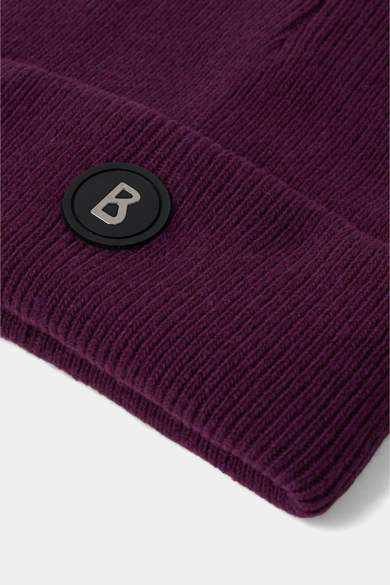 Gustav Beanie in Plum 3